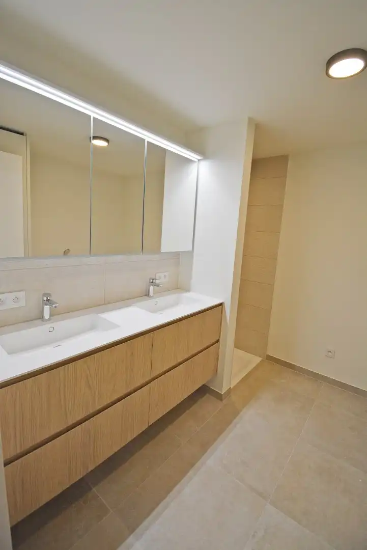 Moderne nieuwbouwwoning te huur in centrum Koolkerke. foto 6