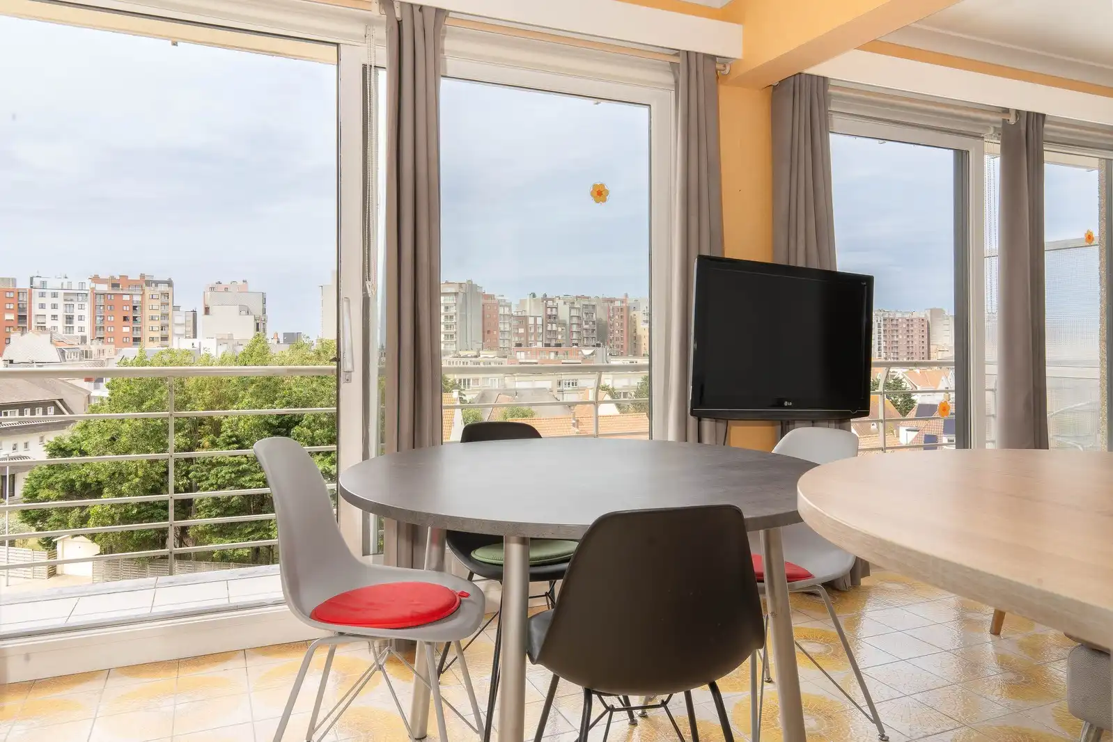 Appartement met Spectaculair Zeezicht en Groot Terras - Centraal Gelegen foto 4