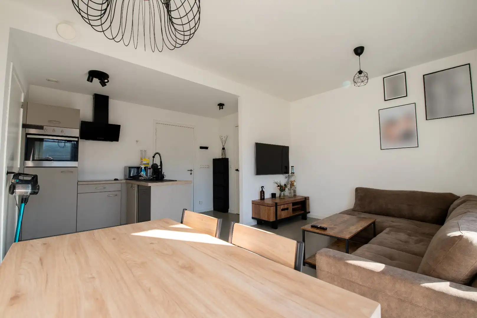 Gemeubeld appartement met autostaanplaats foto 6