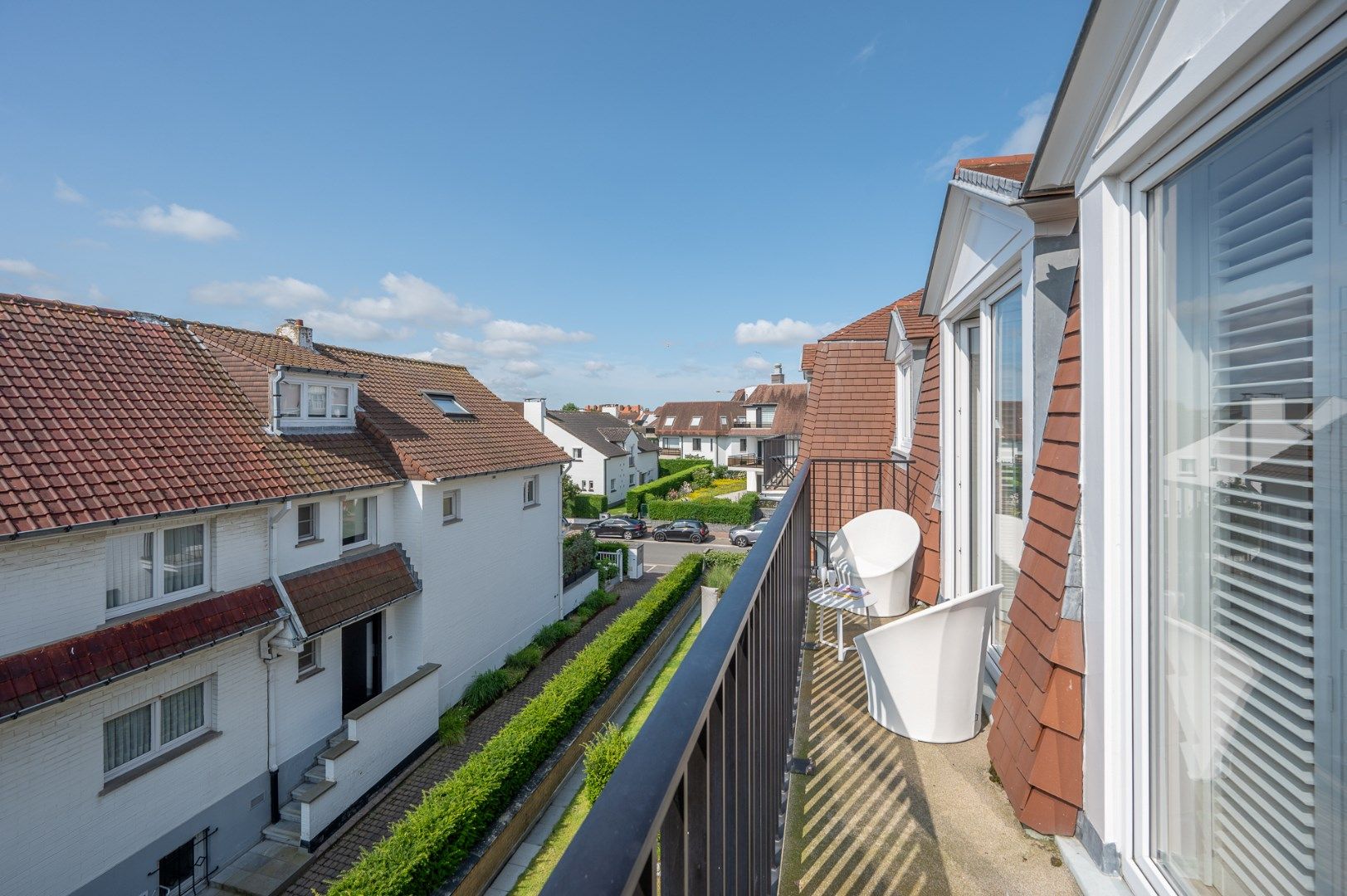 Knap en lumineus gemeubeld appartement met zonneterras op 200m van de Zeedijk! - garagebox foto 7