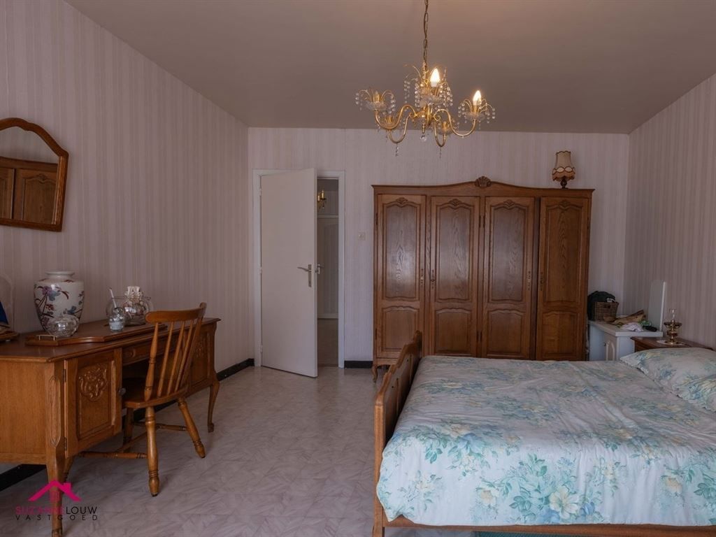 Half vrijstaande woning met garage foto 33