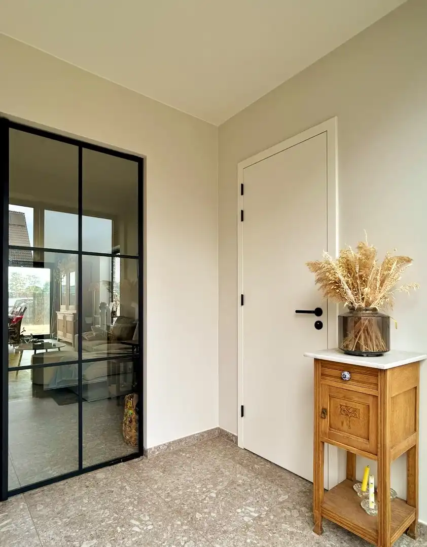 Recente halfopen bebouwing met garage en tuin in rustige wijk  foto 3