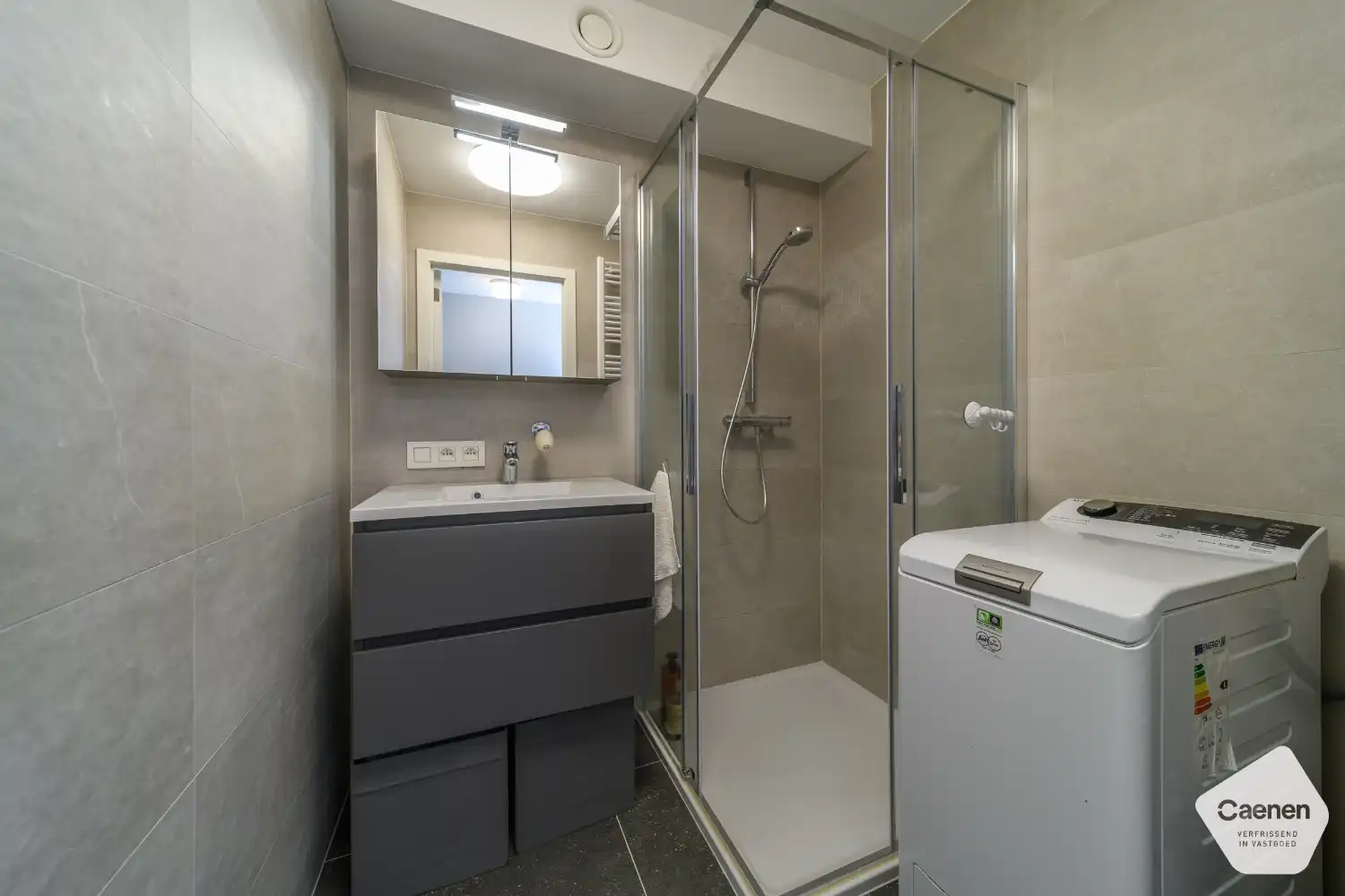 Instapklare, gemeubelde studio met fantastisch zeezicht in recente residentie foto 12