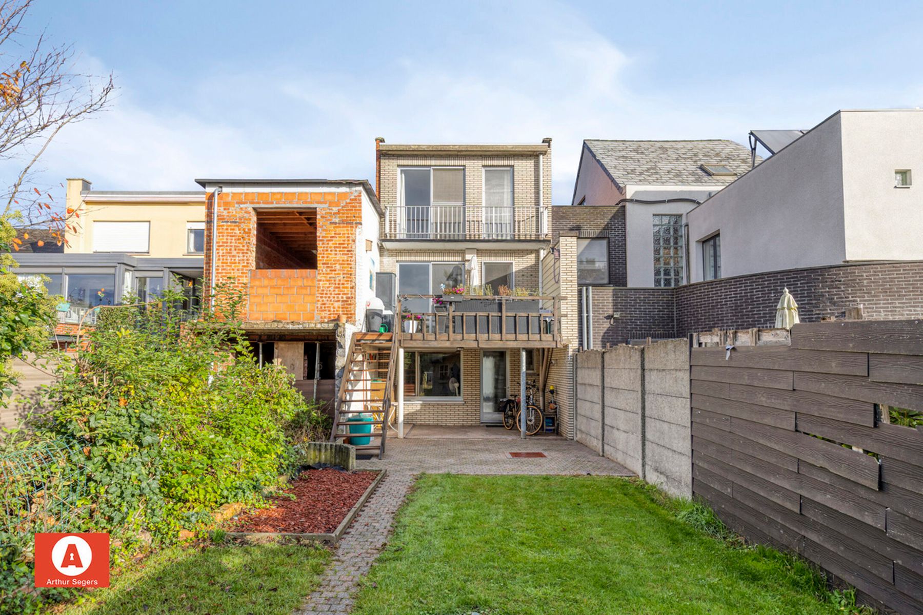 Ruime woning met zuidgerichte tuin en achteruitweg foto 27