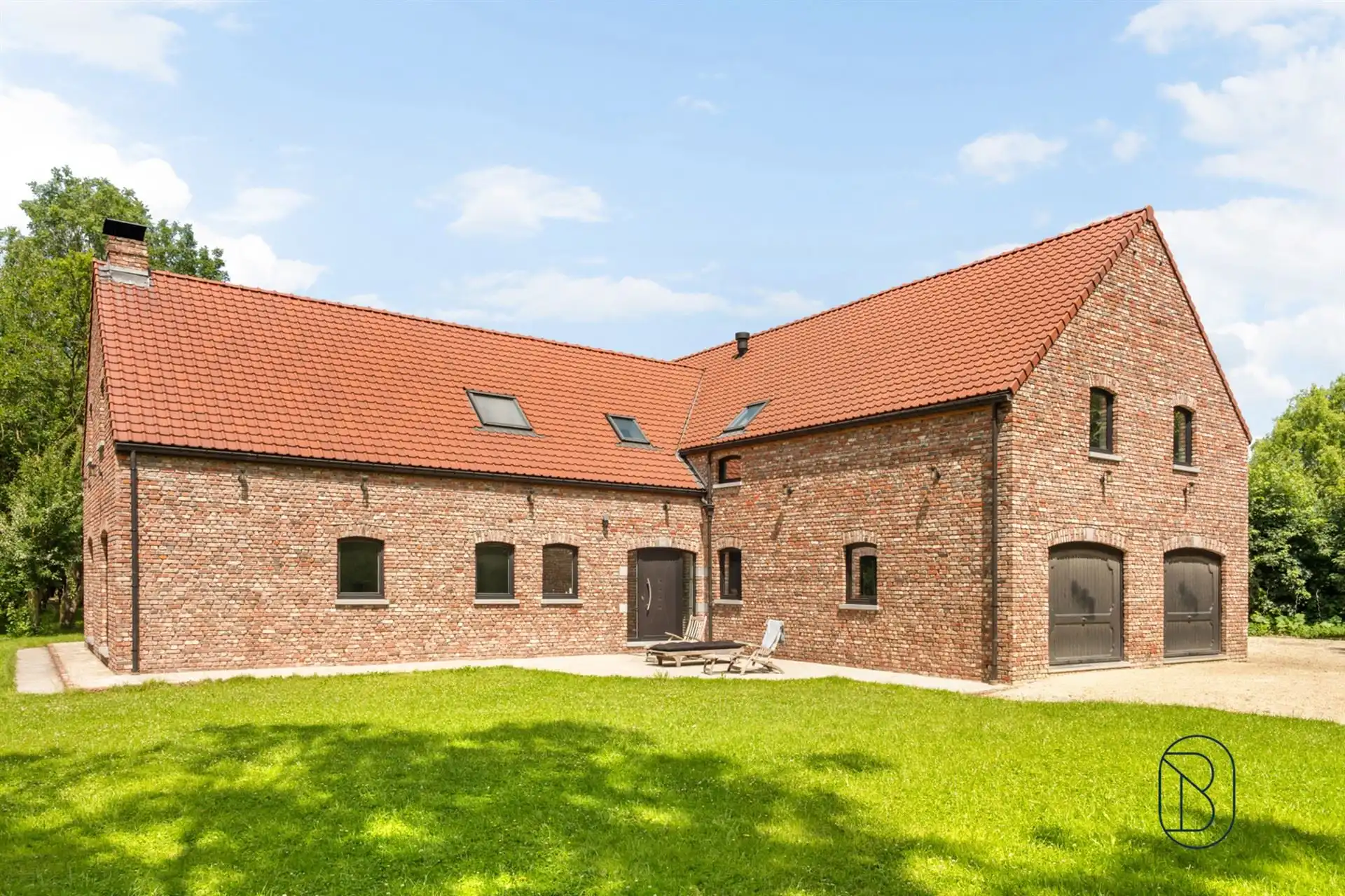 Uitzonderlijke af te werken villa woning op 5.600 m² foto 2