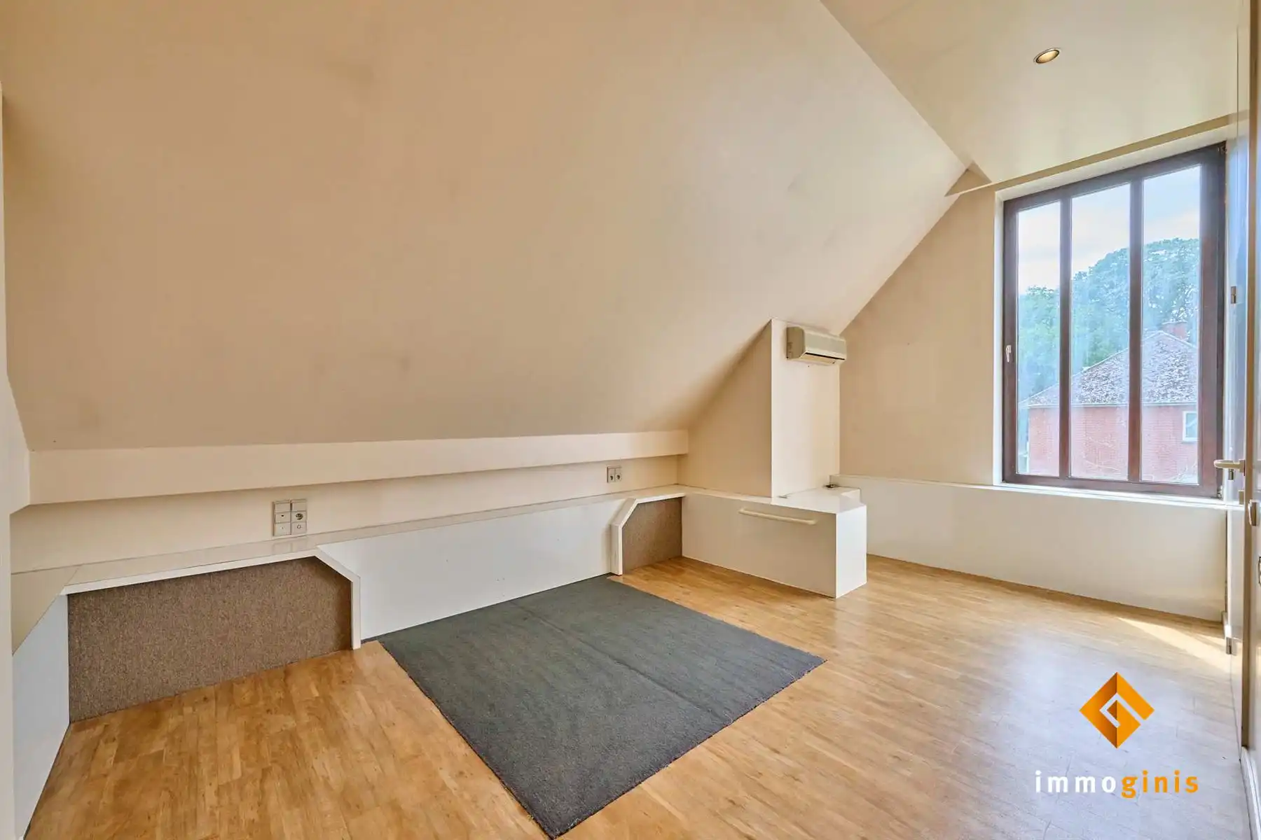Halfopen woning met 3 slaapkamers en mooie tuin, vlakbij het centrum van Bocholt. foto 11