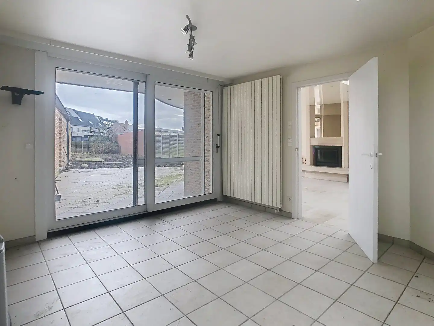 Ruime woonst met handels- of kantoorruimte te koop foto 7