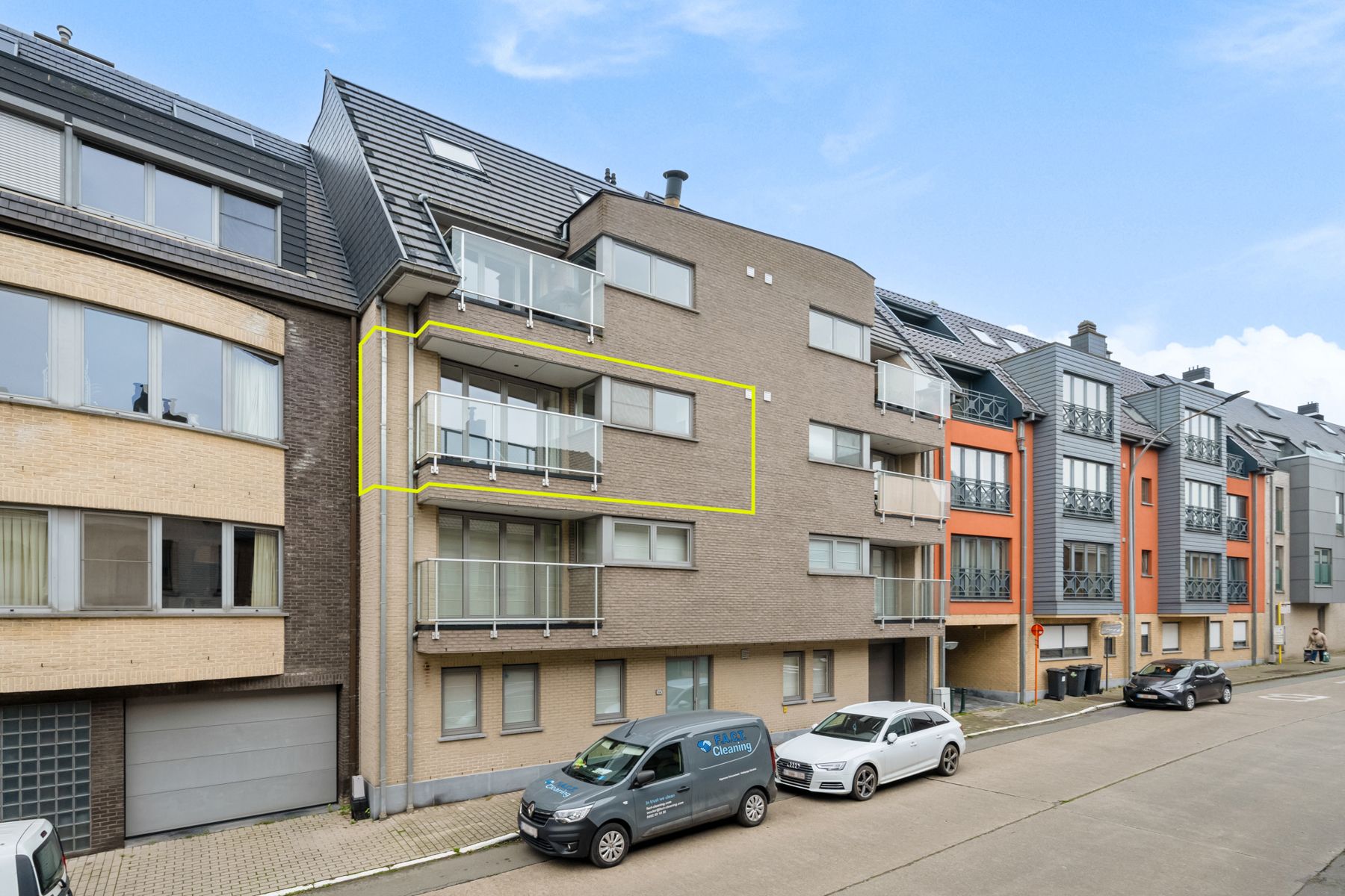 Ruim, lichtrijk appartement met autostaanplaats te Herzele! foto 2