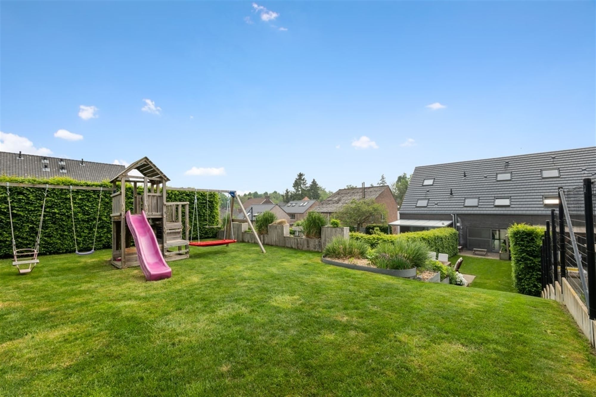 KNAPPE GEZINSWONING MET GEZELLIGE TUIN IN GROOT-GELMEN foto 31