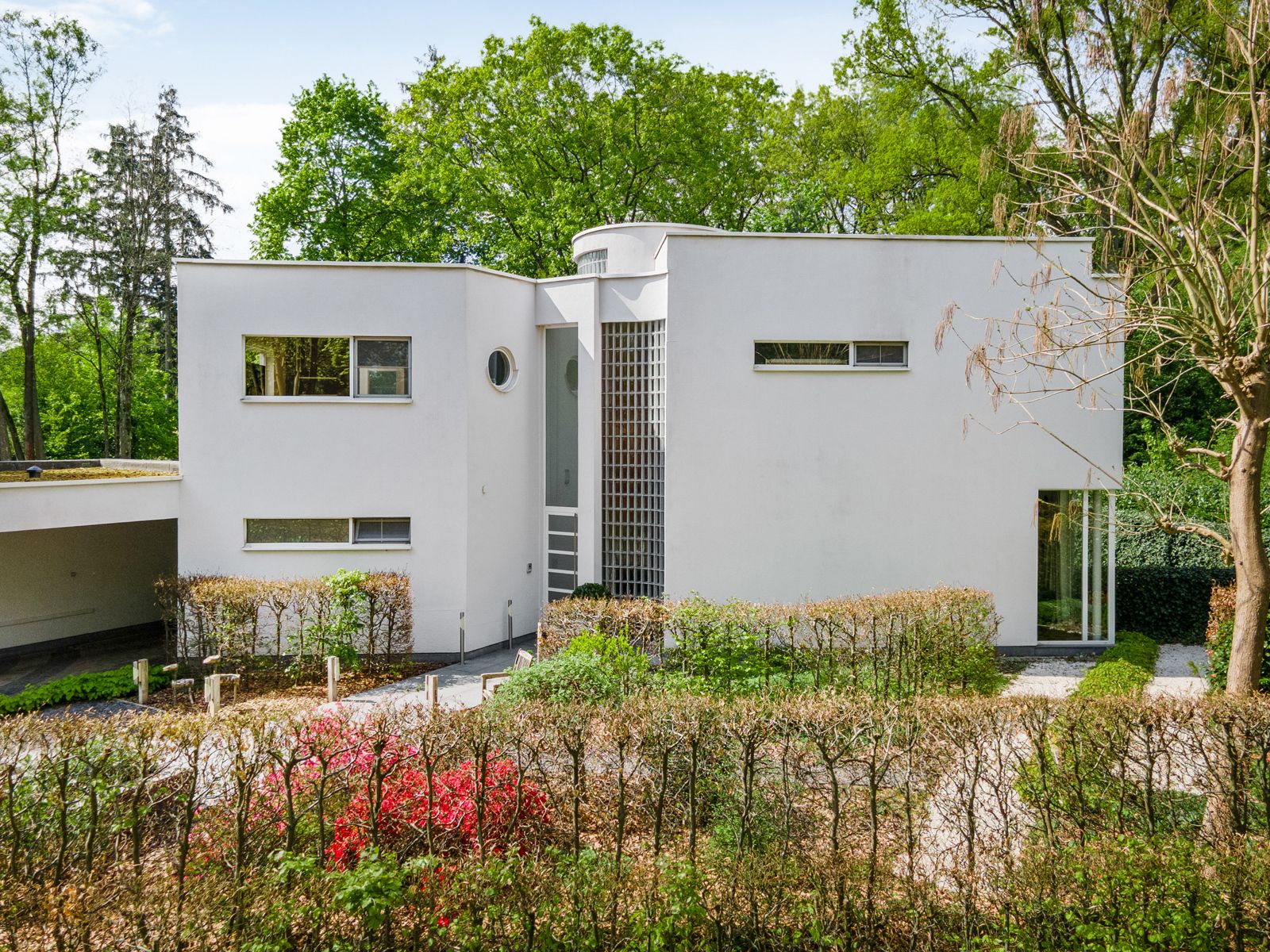 Moderne en energiezuinige villa op ca. 2.035 m². foto 2