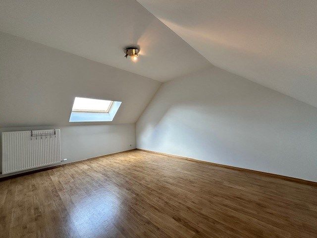 Een nette, comfortabele  gezinswoning met 3 slaapkamers, garage en tuin. foto 14