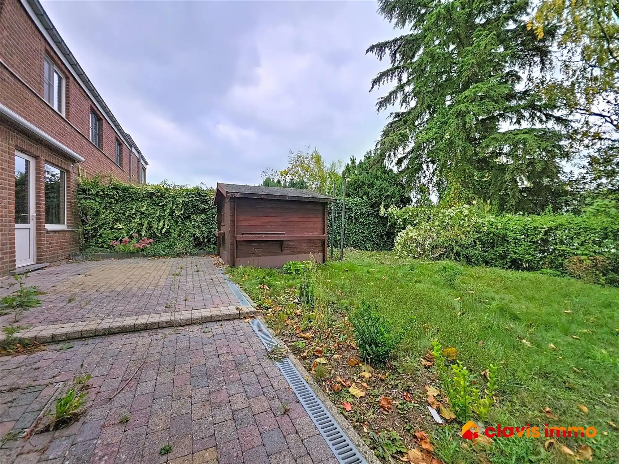 Halfopen-bebouwing in een rustige buurt foto 13