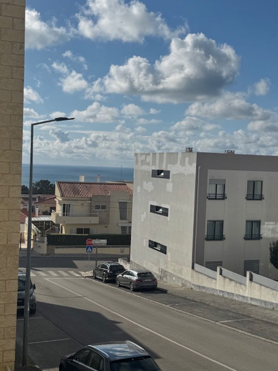 Ruim appartement met 3 slaapkamers en 2 badkamers op wandelafstand van het strand in Nazaré. foto 6