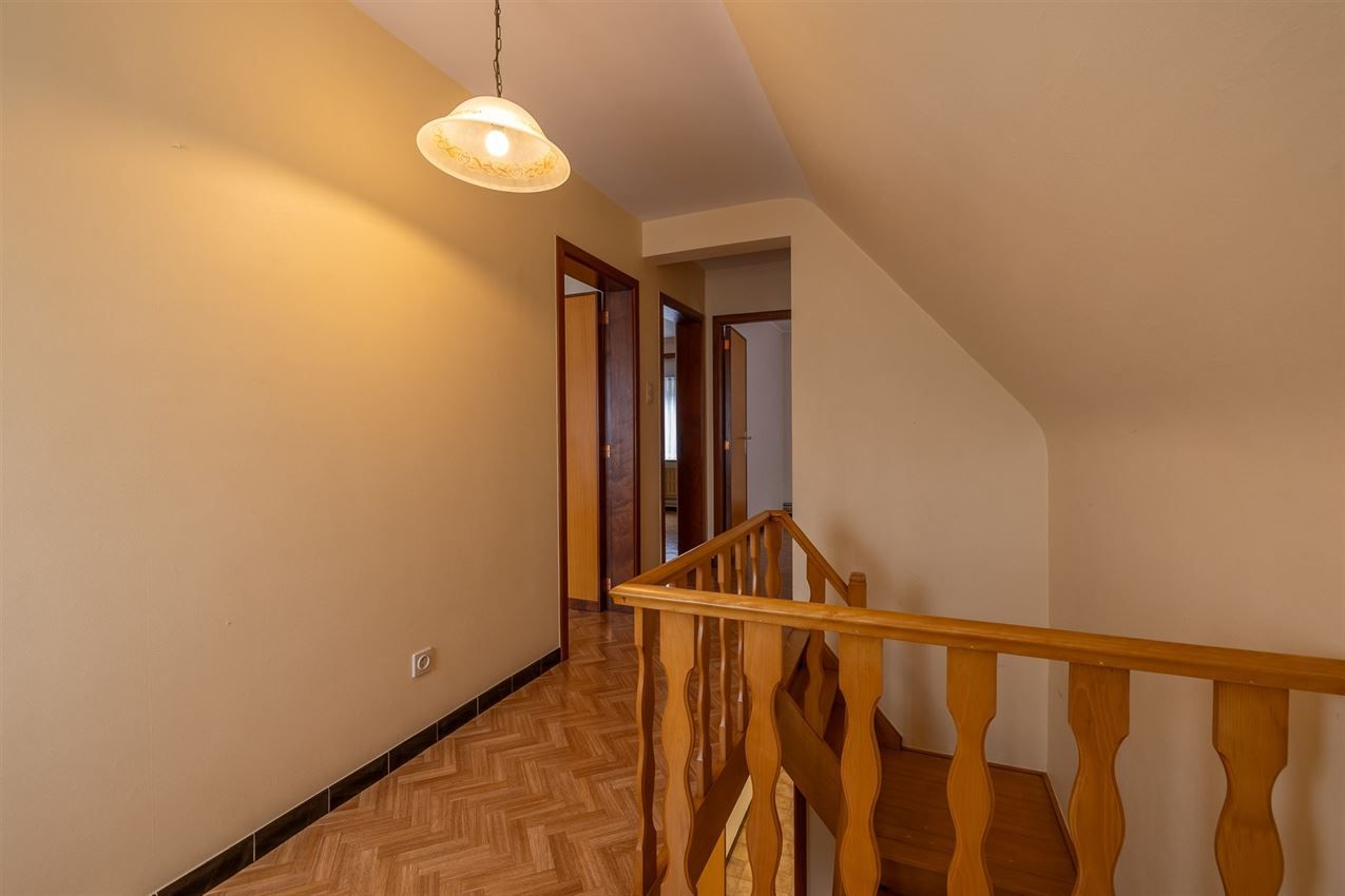 Temidden van agrarisch gebied, grenzend aan bos foto 21