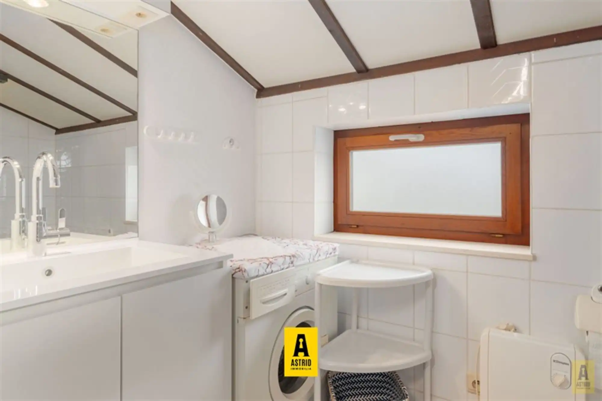 Instapklaar vakantiehuisje (3 slpks) met parkeerplaats vlakbij zee! foto 17