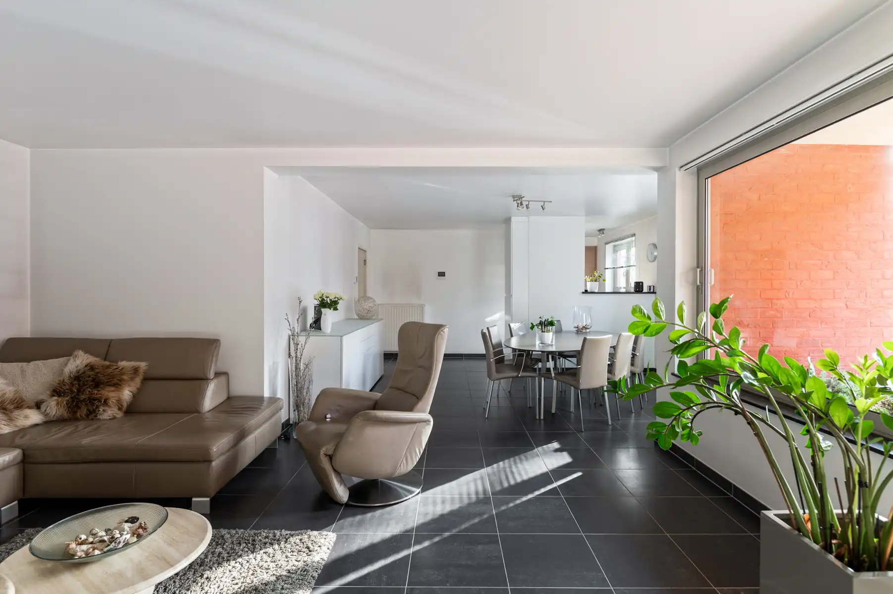 Ruim gelijkvloers appartement met tuin in centrum Hemiksem foto 2