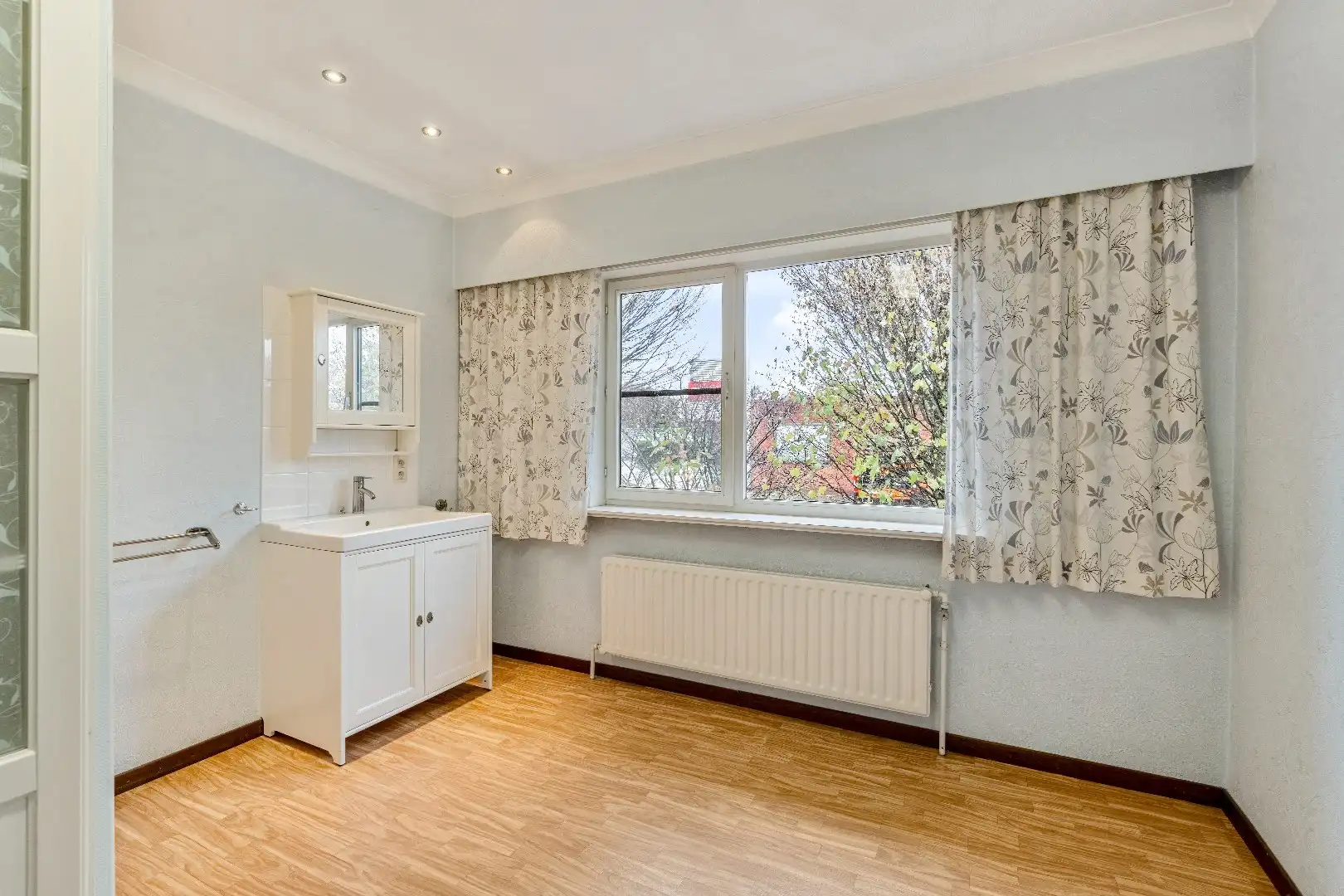  Te renoveren karakteristieke bungalow, 3 Slpk, ruime kelder met garage, op toplocatie foto 31