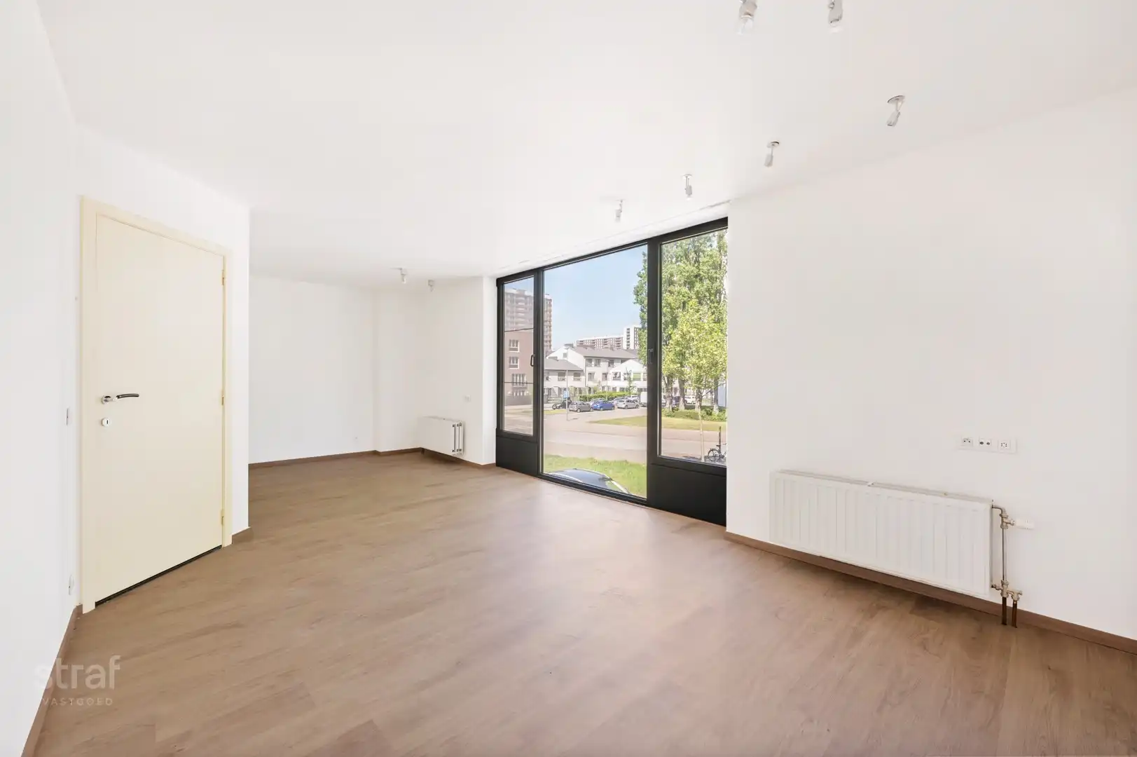 Ruim (en ook groot) huis op Linkeroever&nbsp;met praktijkruimte/ studio foto 14