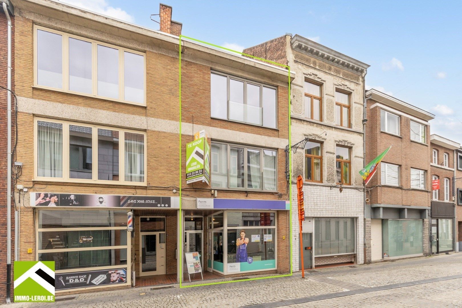 Gebouw met kantoorruimte + 2 appartementen - centrum Tongeren foto 1