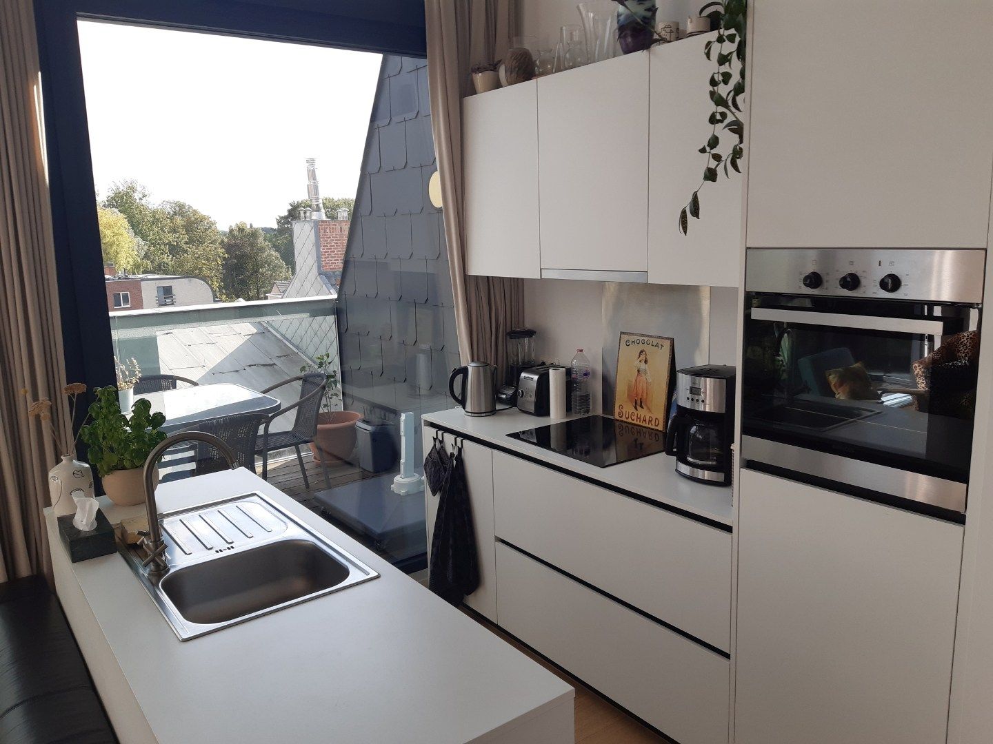 Praktisch 2 slpk-appartement met terras. foto 2