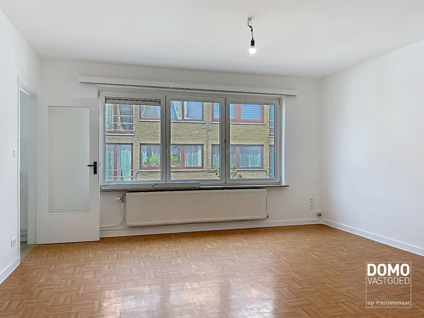 APPARTEMENT MET 2 SLAAPKAMERS EN GARAGEBOX NABIJ CENTRUM VAN HASSELT foto 2