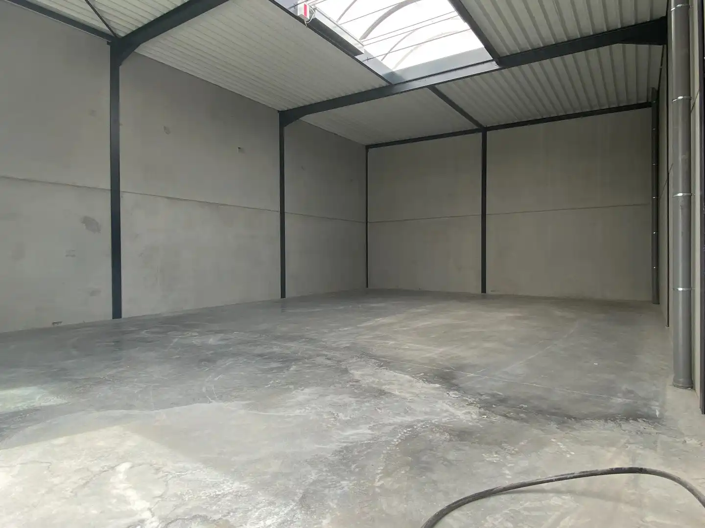 NIEUWBOUW LOODS TE HUUR VAN 187M² TE PITTEM foto 4