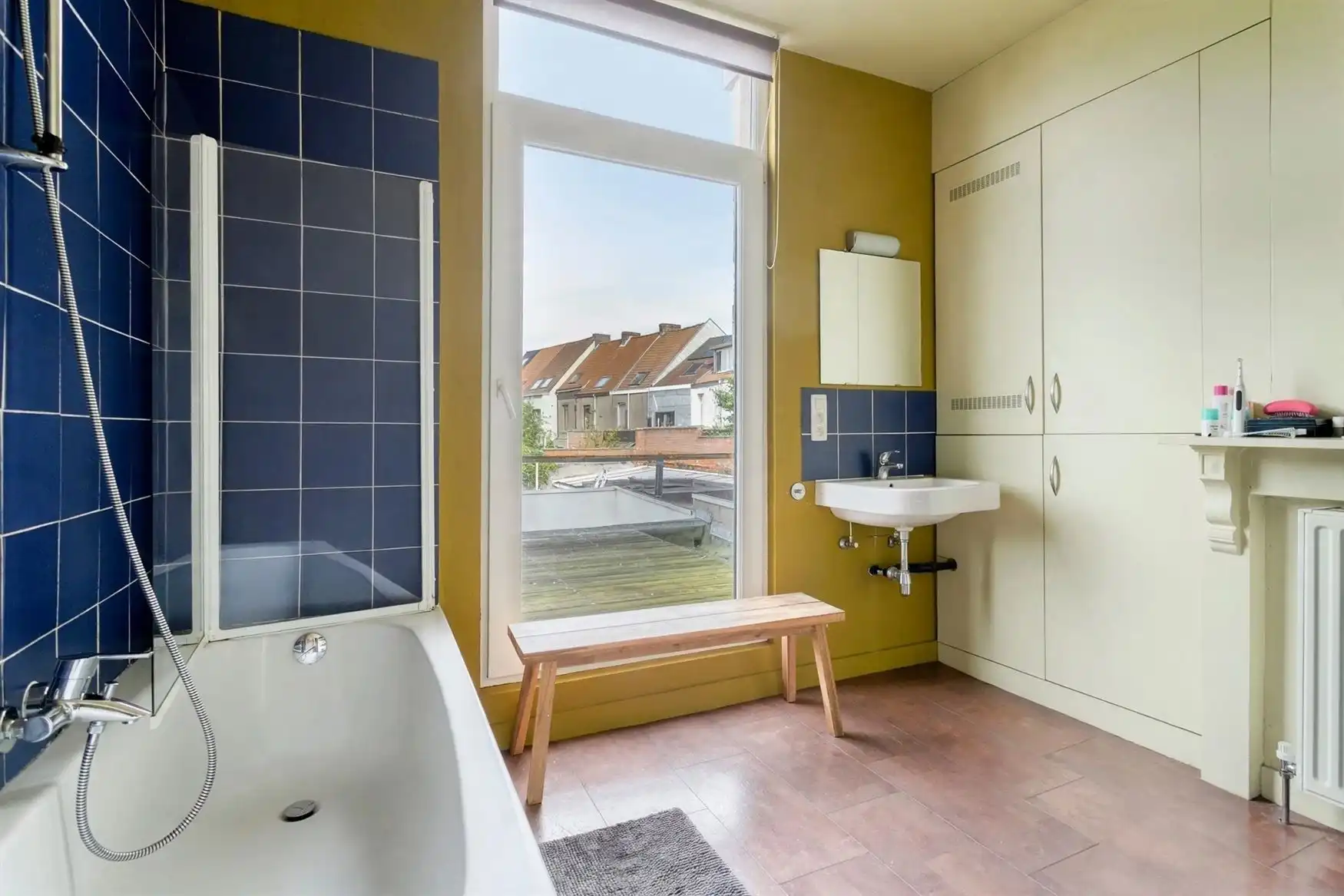 Stadswoning met terras en ruime koer foto 8