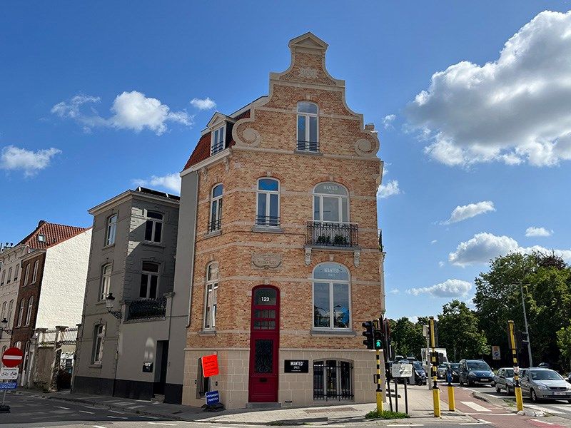 Gerenoveerd kantoorgebouw in Brugge: een nieuwe werkplekervaring in 2023! foto 1