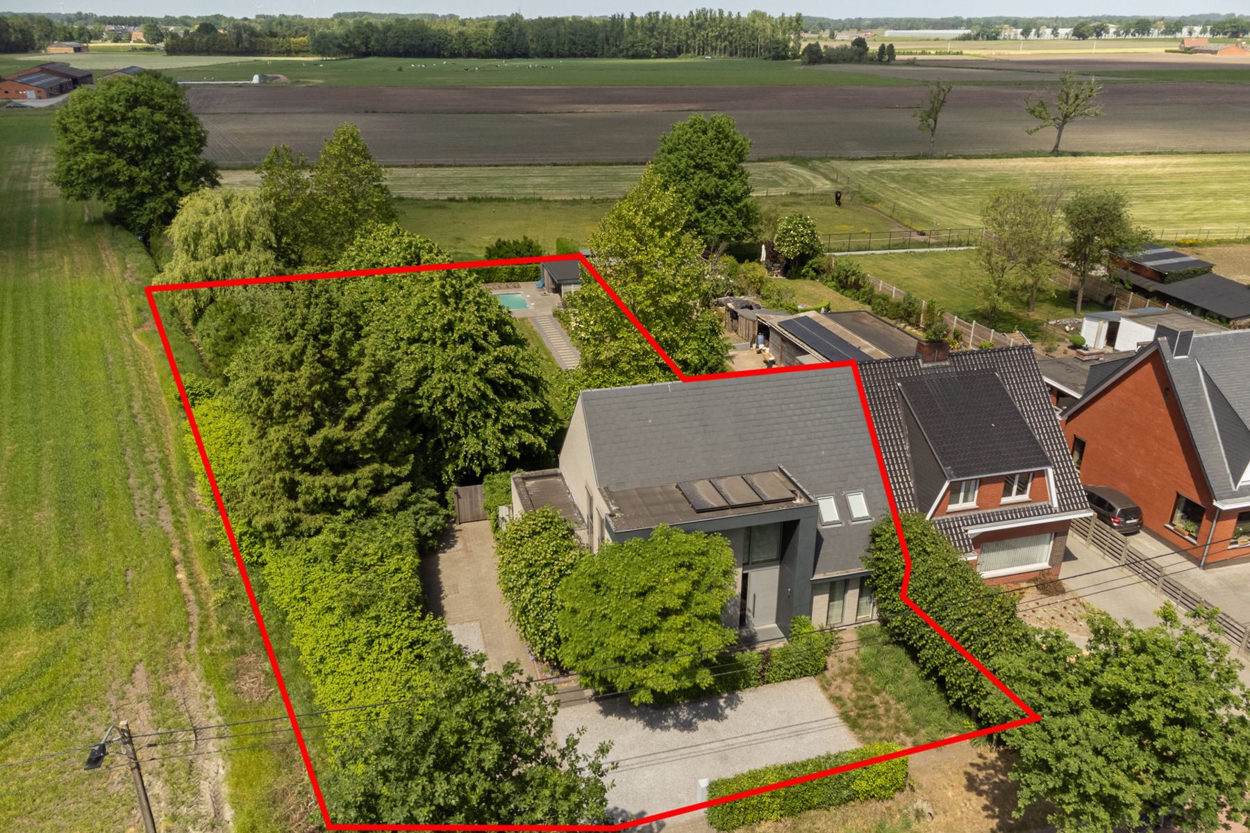 Ruime gezinswoning met 5 slk, verwarmd zwembad en tuin. foto 47
