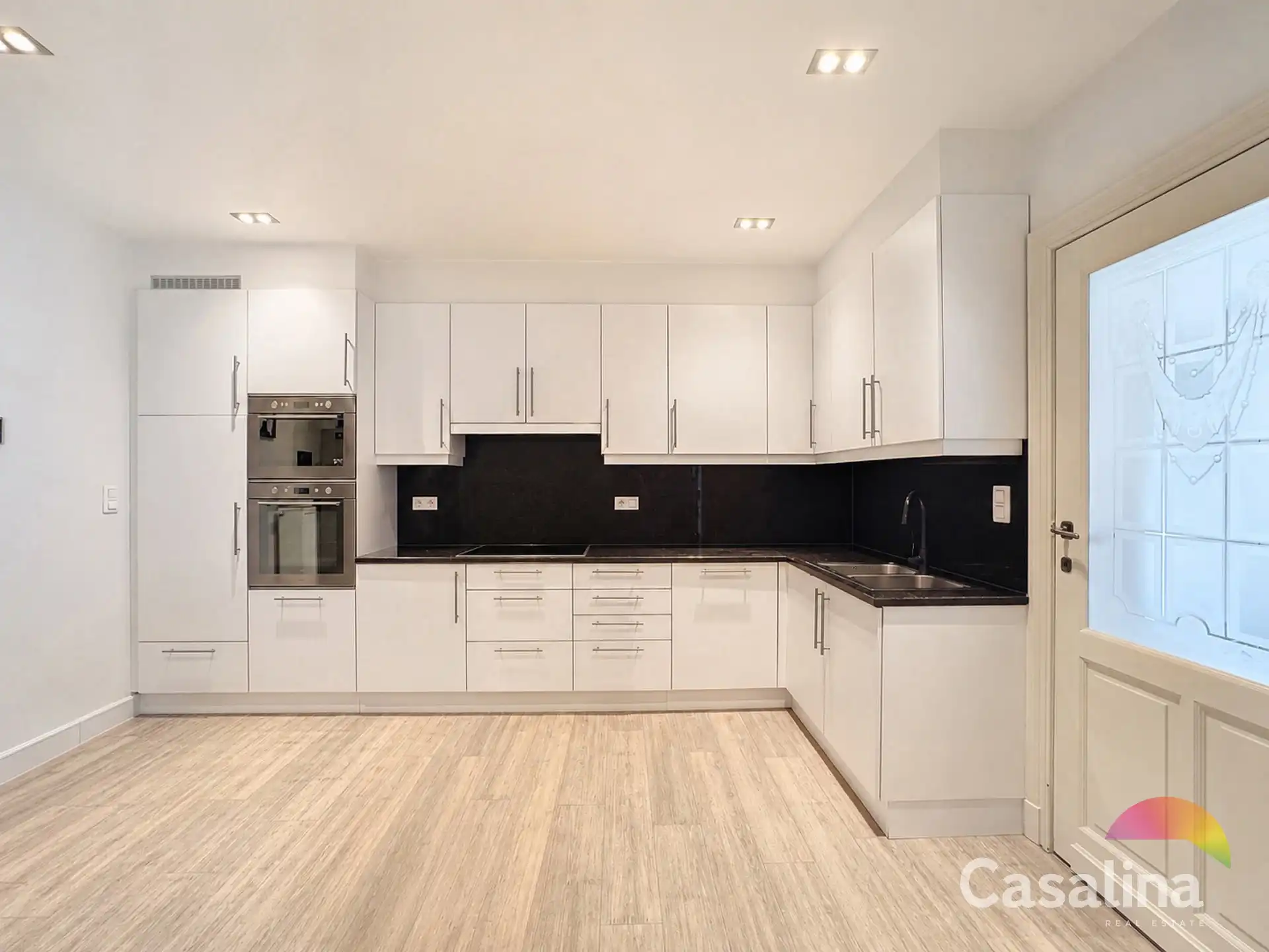 Luxe gelijkvloersappartement met stadstuin en garage box foto 3