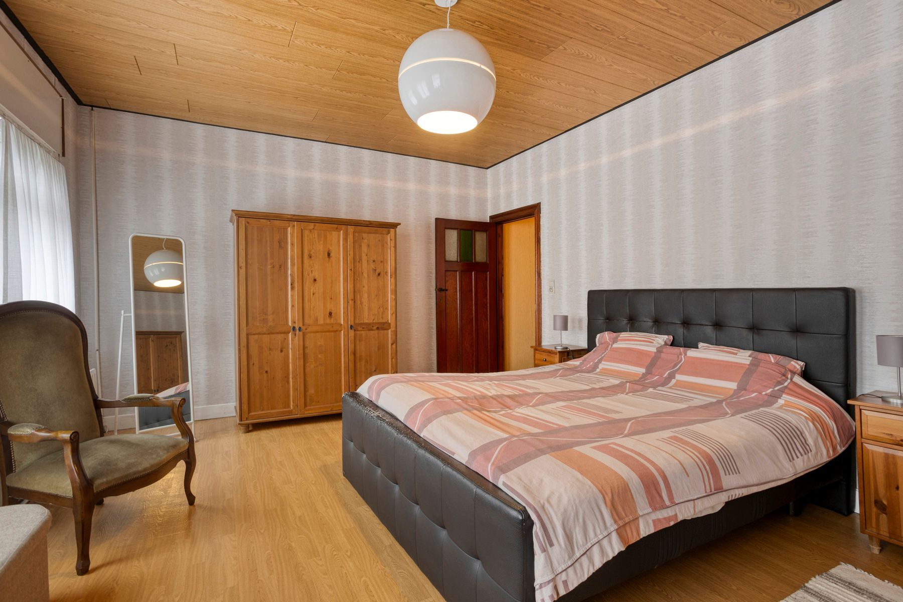 Charmante halfopen woning met potentieel foto 14