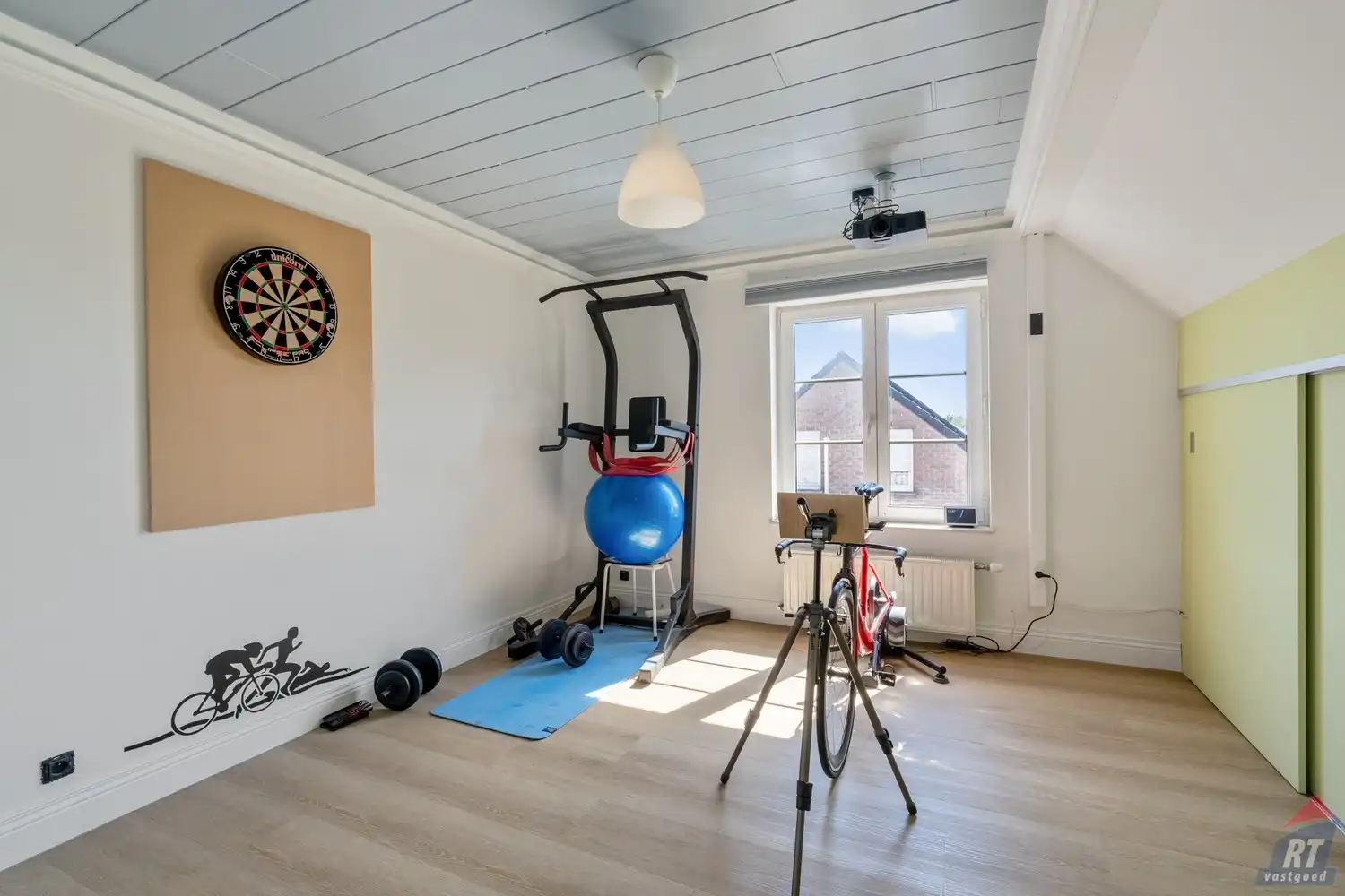 Zeer ruime, instapklare gezinswoning met  4 tot 5 slaapkamers foto 18