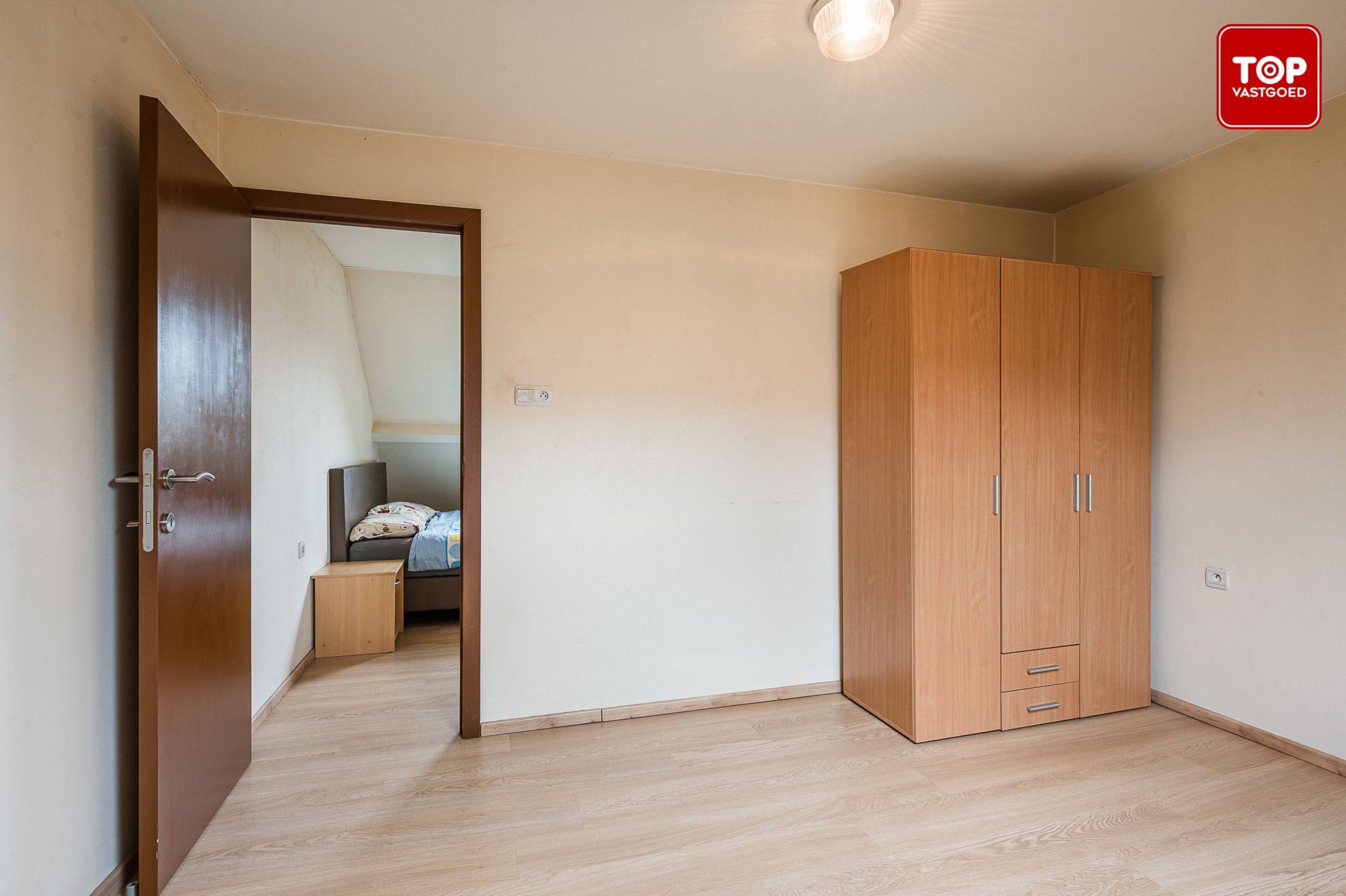 Op te frissen woning met 4 slaapkamers op gunstige locatie.  foto 21