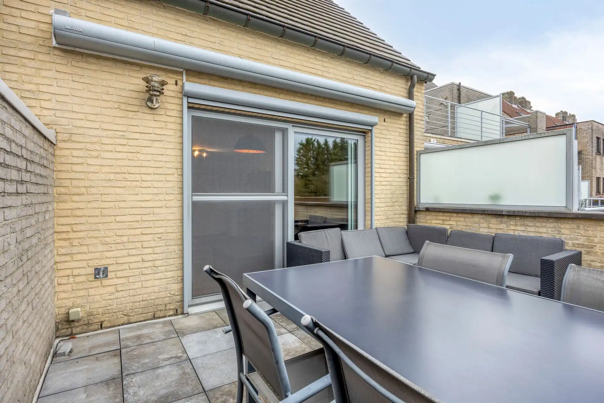 Instapklaar appartement met ruim terras én autostaanplaats! foto 8