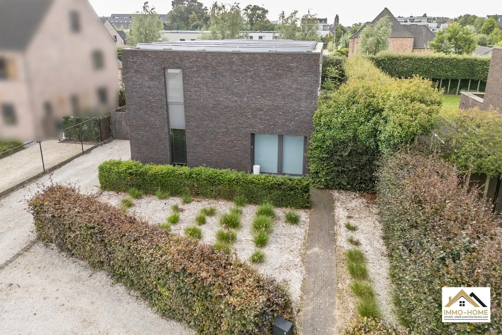 Knappe recente vrijstaande woning in centrum Lochristi!  foto 2