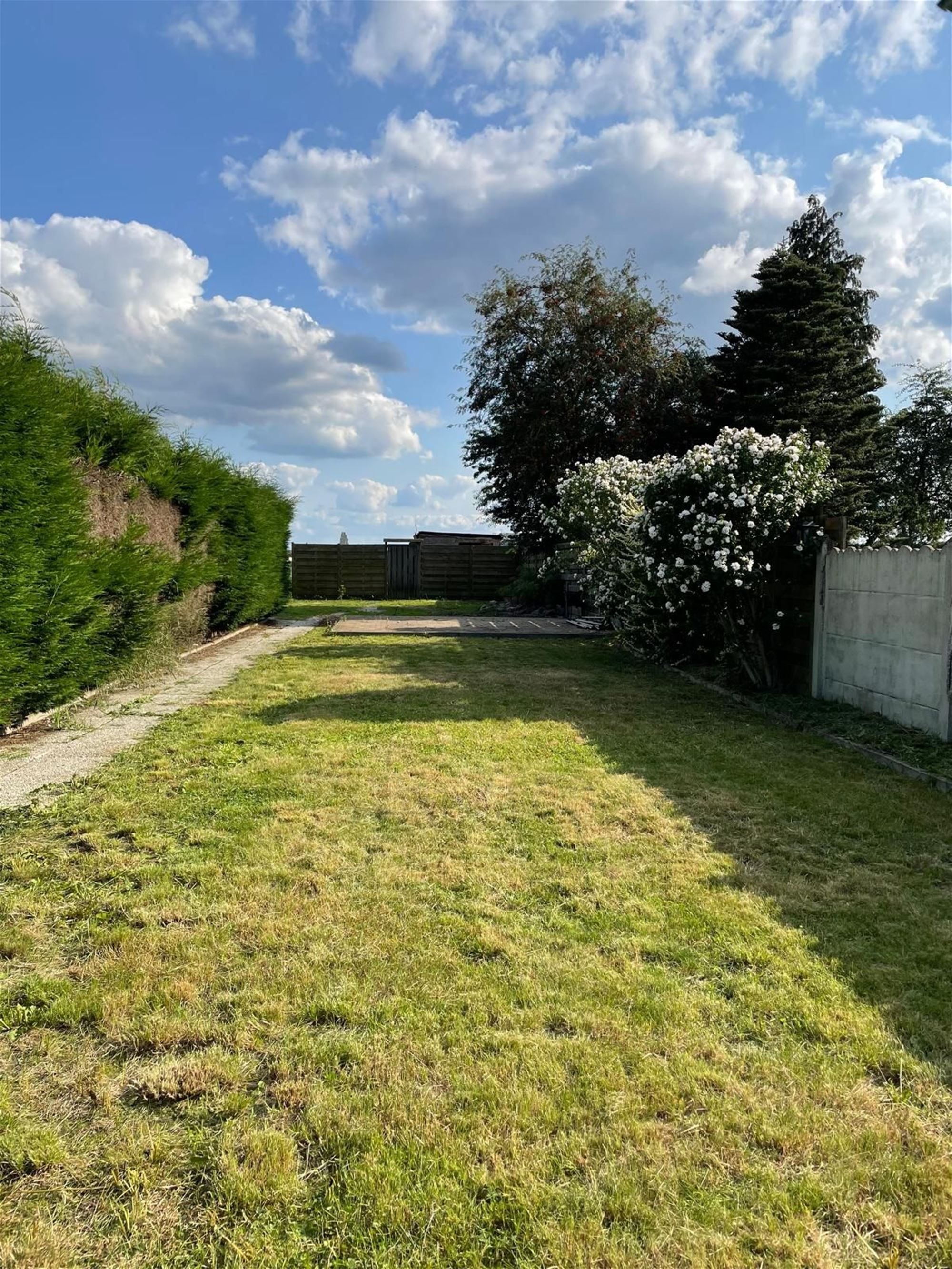 Halfopen bebouwing met 4 slaapkamers en ruime tuin foto 20