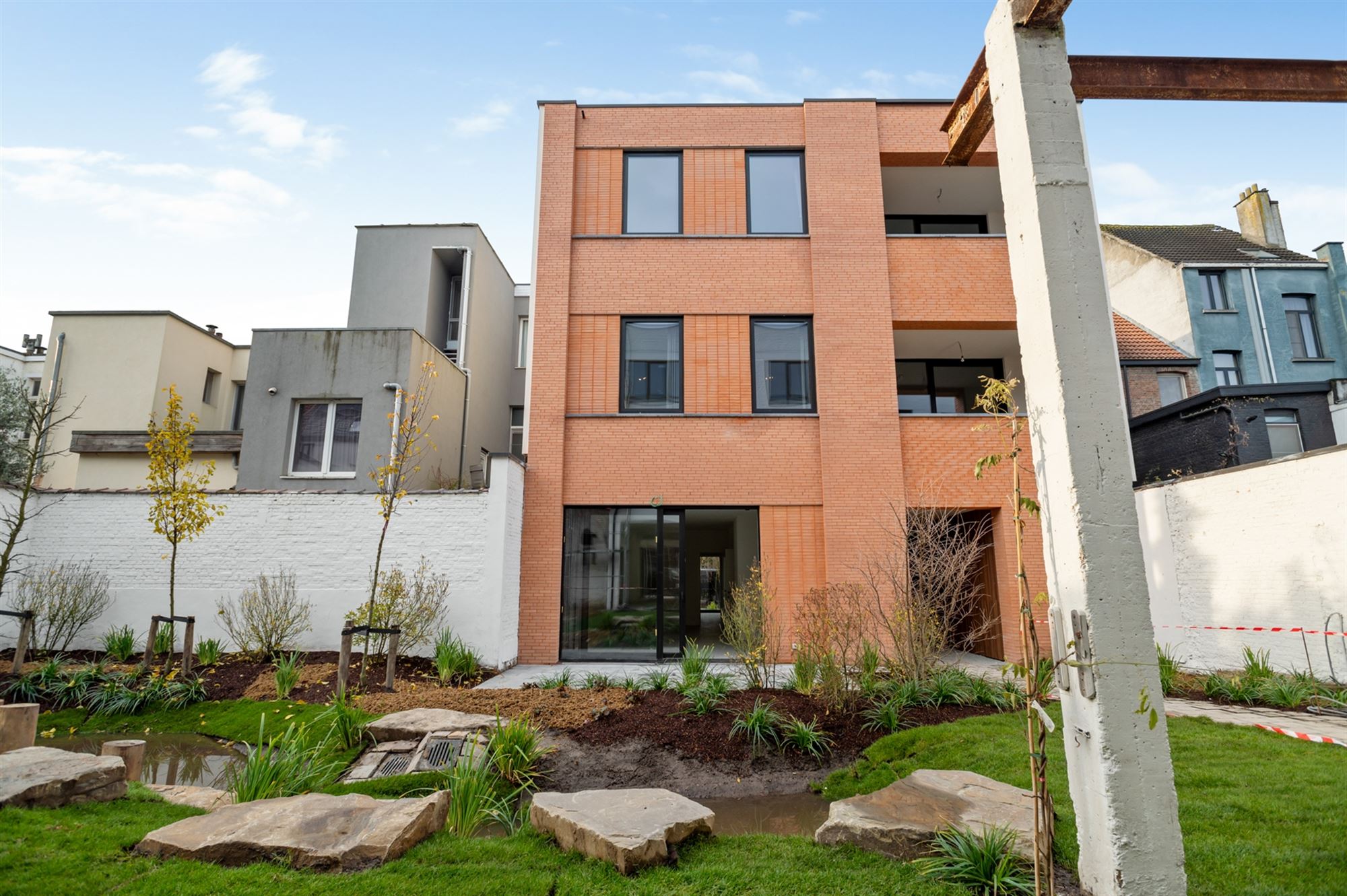 Modern 2 slaapkamer appartement met tuin en terras  foto 18