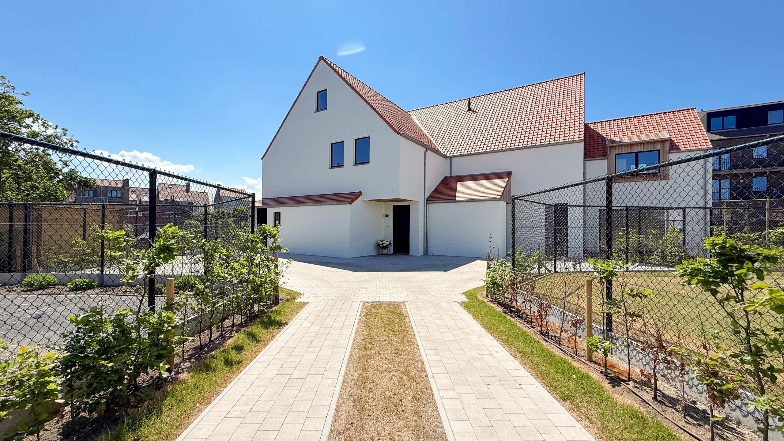 Stijlvolle nieuwbouwwoning nabij het strand van Duinbergen.. foto {{pictureIndex}}