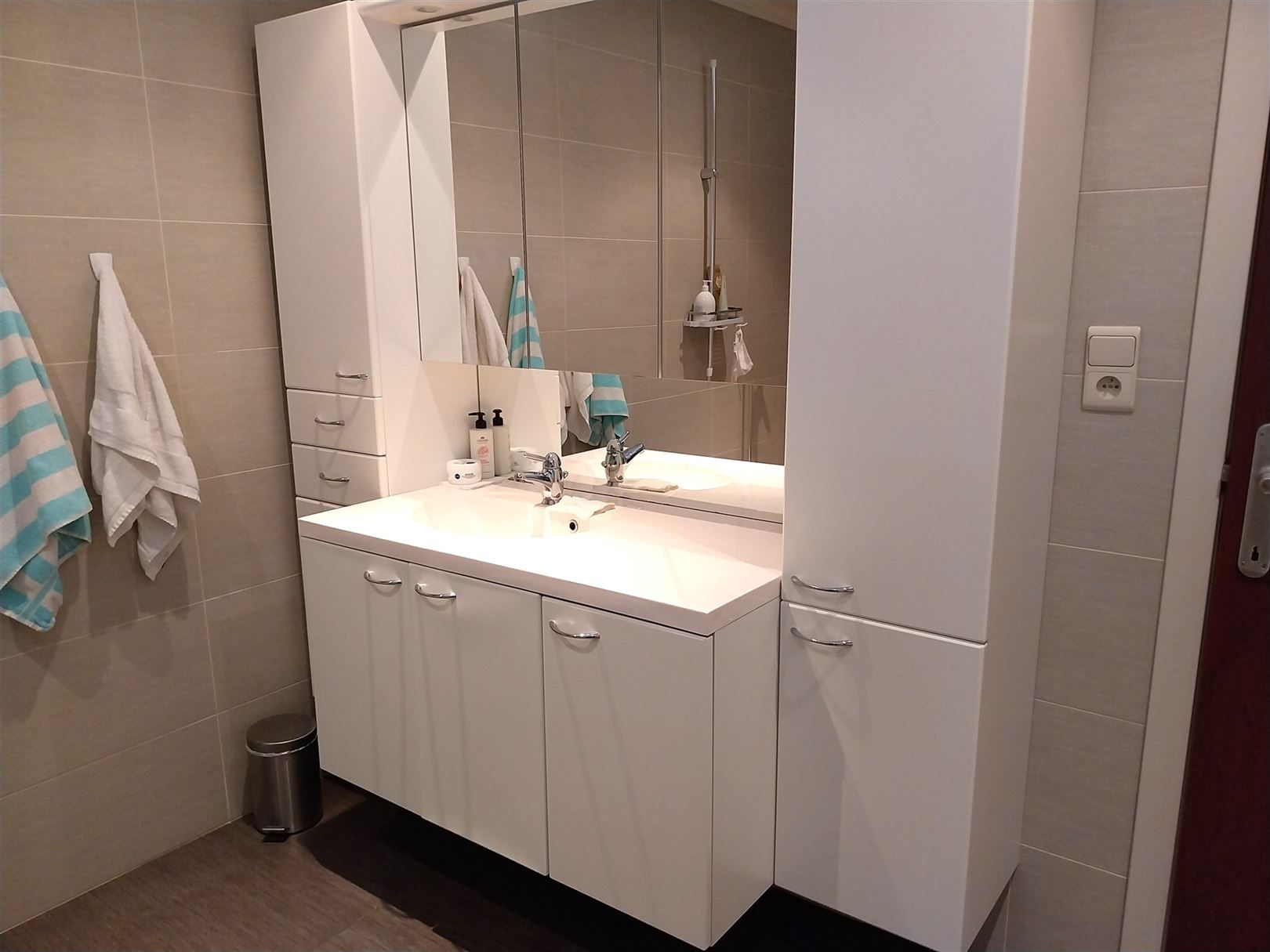 TE HUUR: Vrijstaande ruime woning met 3 slaapkamers en ruime loods! foto 14