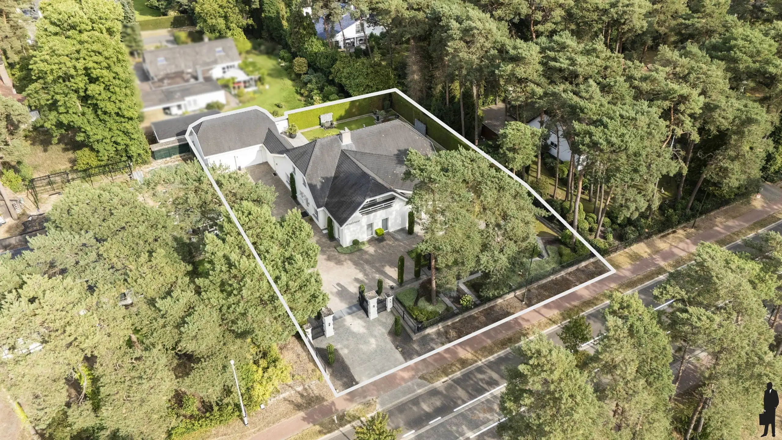 Riante villa (maar liefst 454m² woonopp.) vlakbij Nederland foto 28