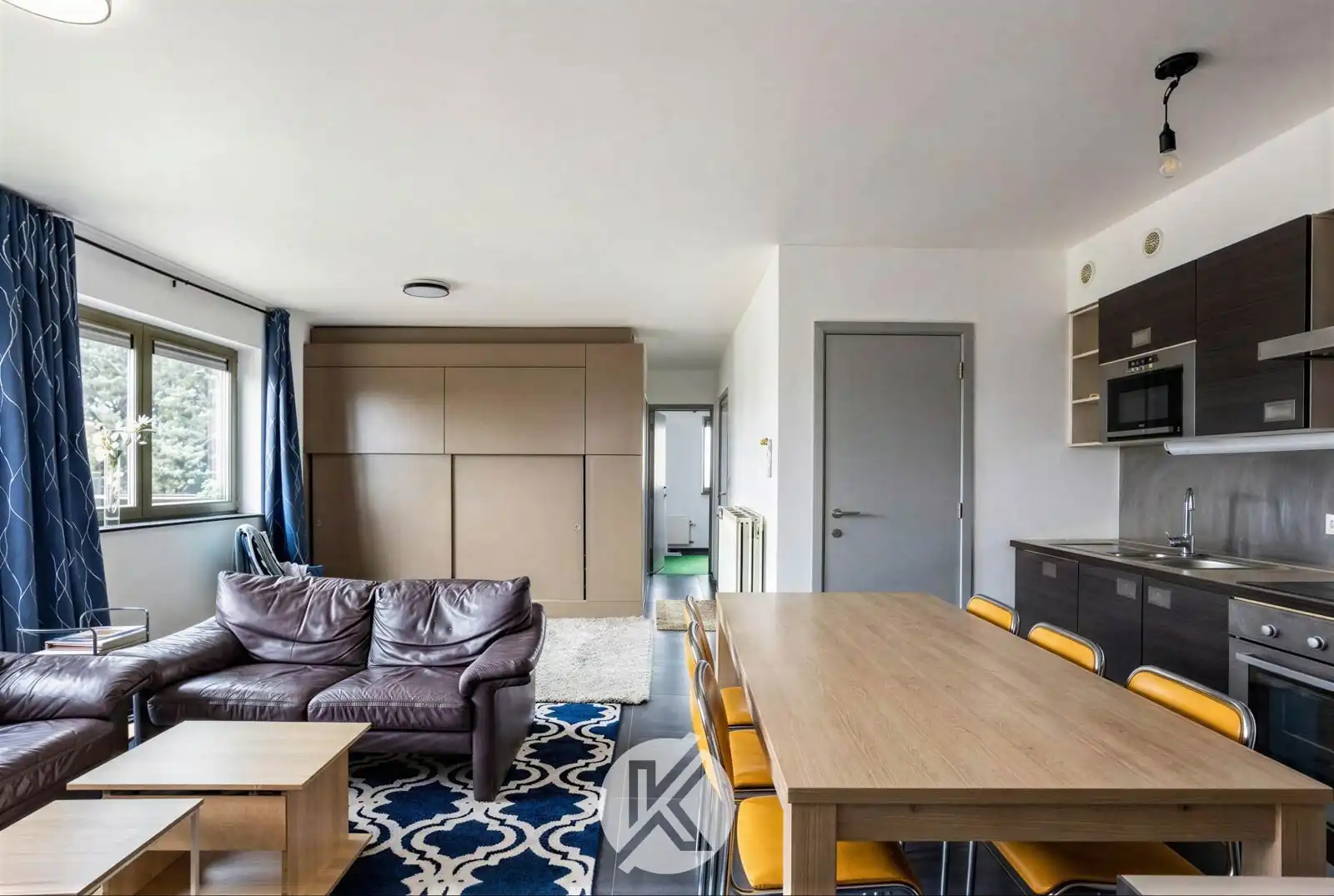 Lichtrijk appartement met ruim terras en staanplaats foto 4