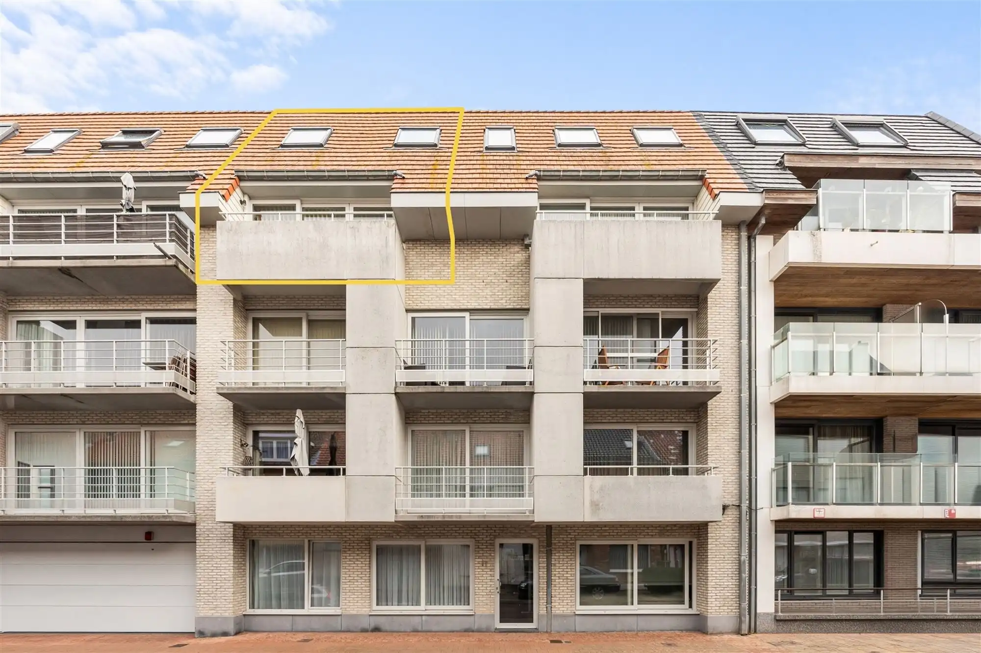 Instapklaar duplex appartement met terras aan zee! foto 3