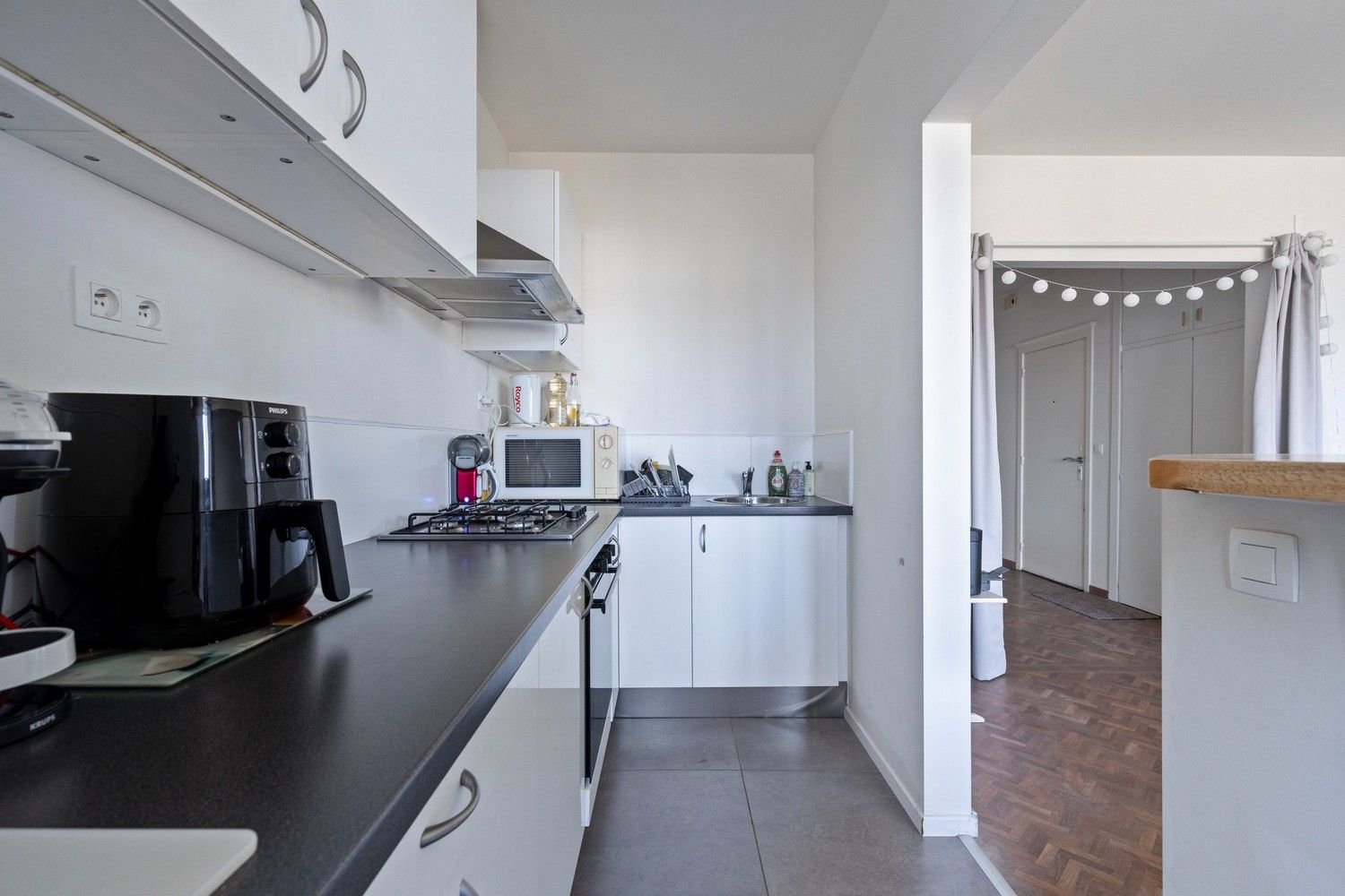 Goed onderhouden, ruim twee slaapkamer appartement met terras foto 6