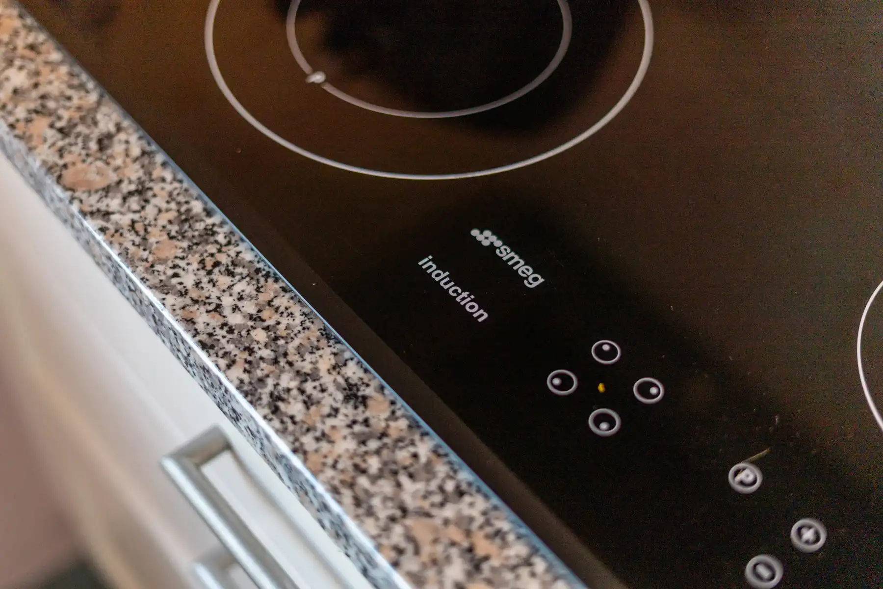 Woning met 2 ruime slaapkamers, een garage en tuin foto 8