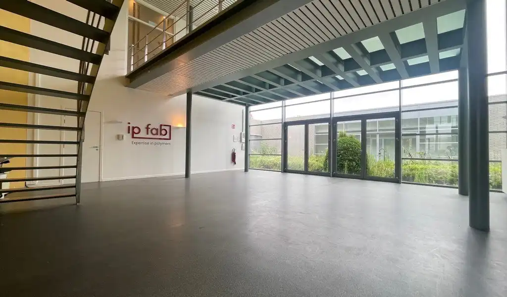 Instapklaar gelijkvloers kantoor te huur in Mechelen-Noord foto 2