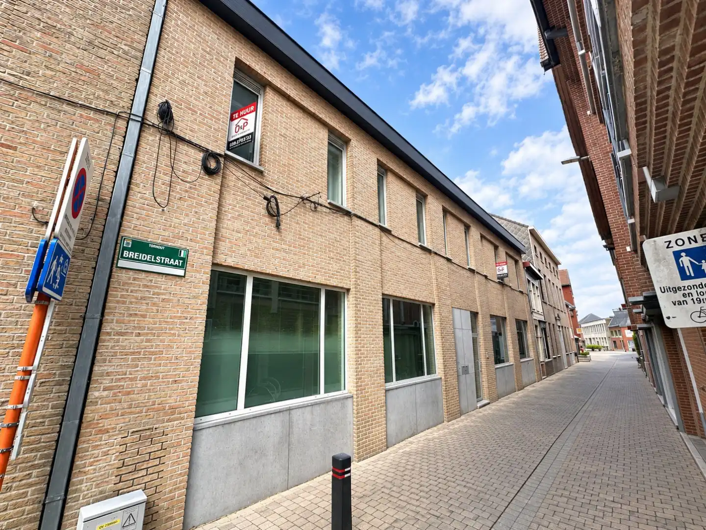 Instapklaar appartement met 1 slpk en ruim en zonnig terras, Torhout foto {{pictureIndex}}