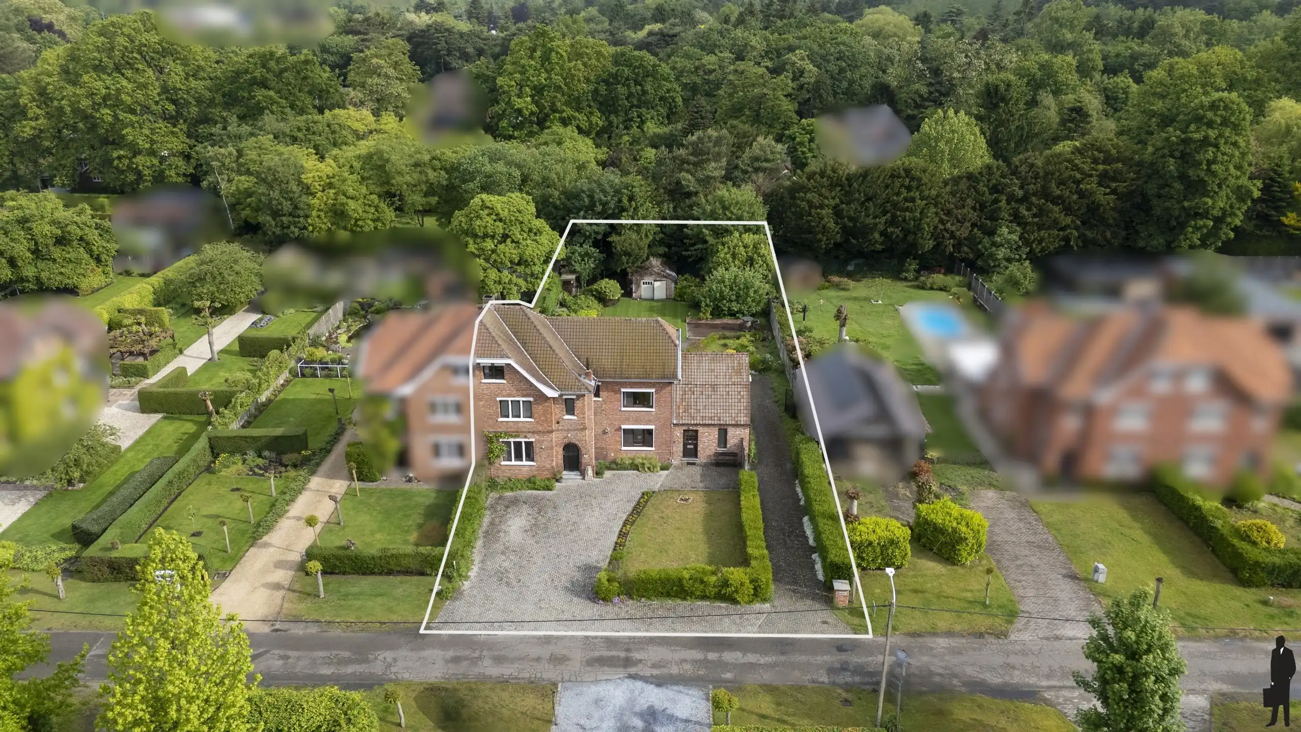 Gerenoveerde, oerdegelijke ingenieursvilla in groen - EPC C foto {{pictureIndex}}