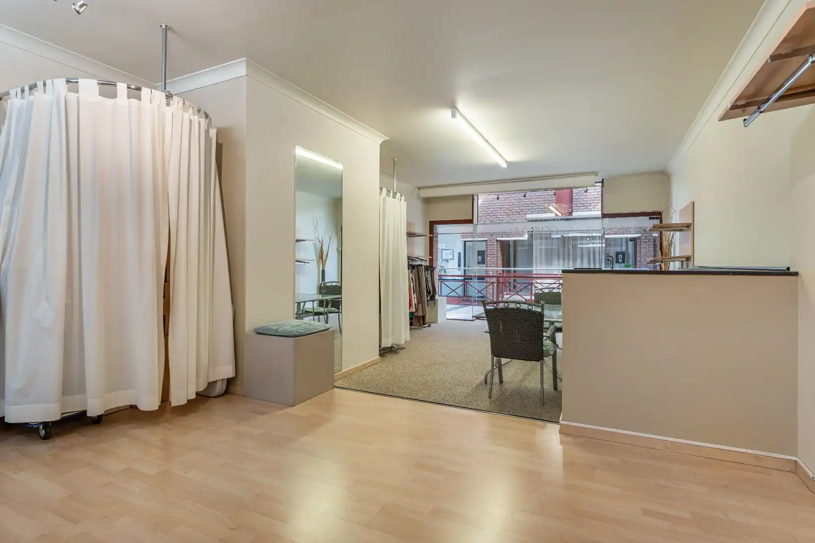 Commercieel uitstekend gelegen handelspand, 90m² foto 6