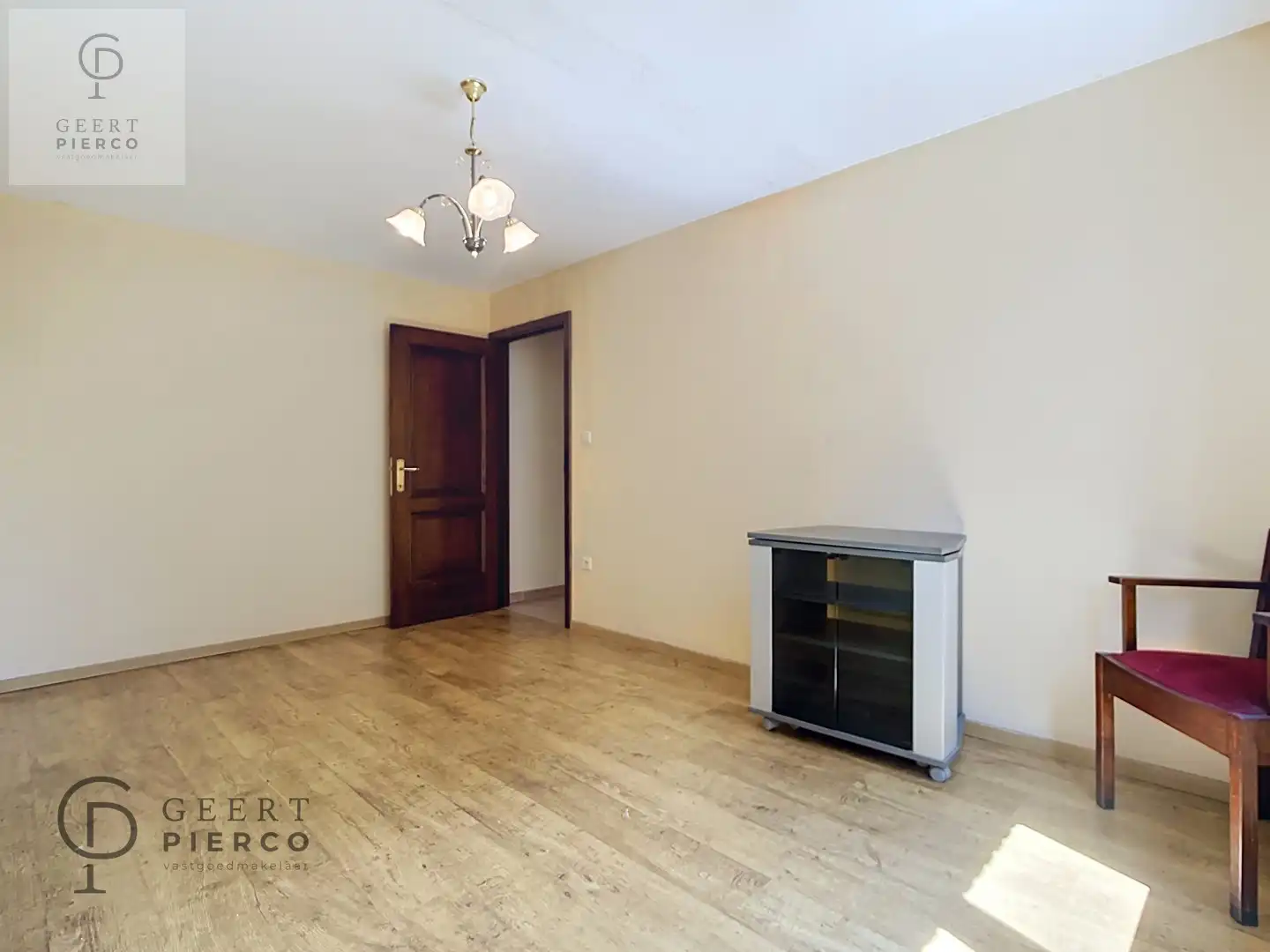 Instapklaar gelijkvloers appartement met garagebox en tuin in Landen foto 14