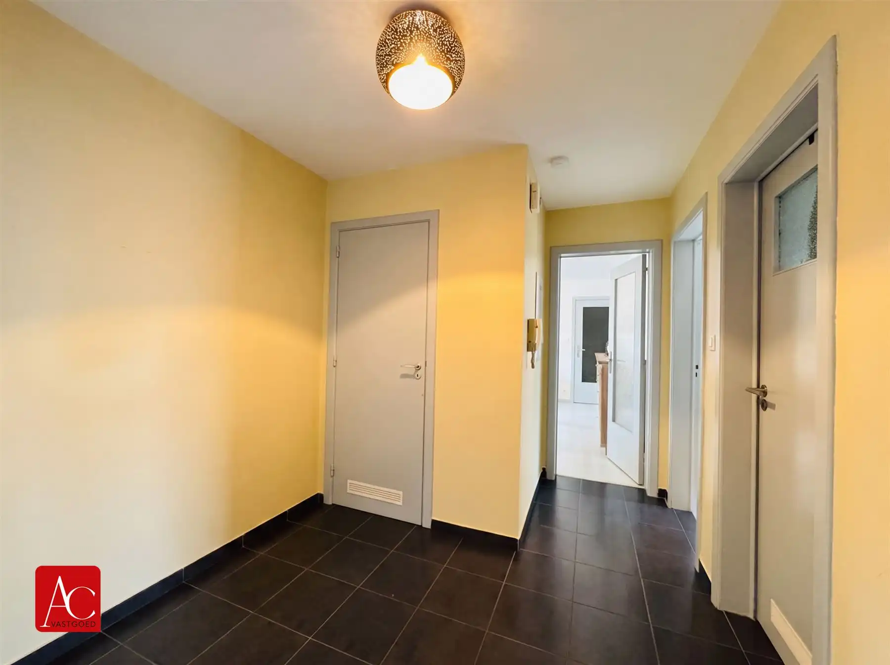 Ruim instapklaar appartement met 3 slaapkamers én garage foto 8
